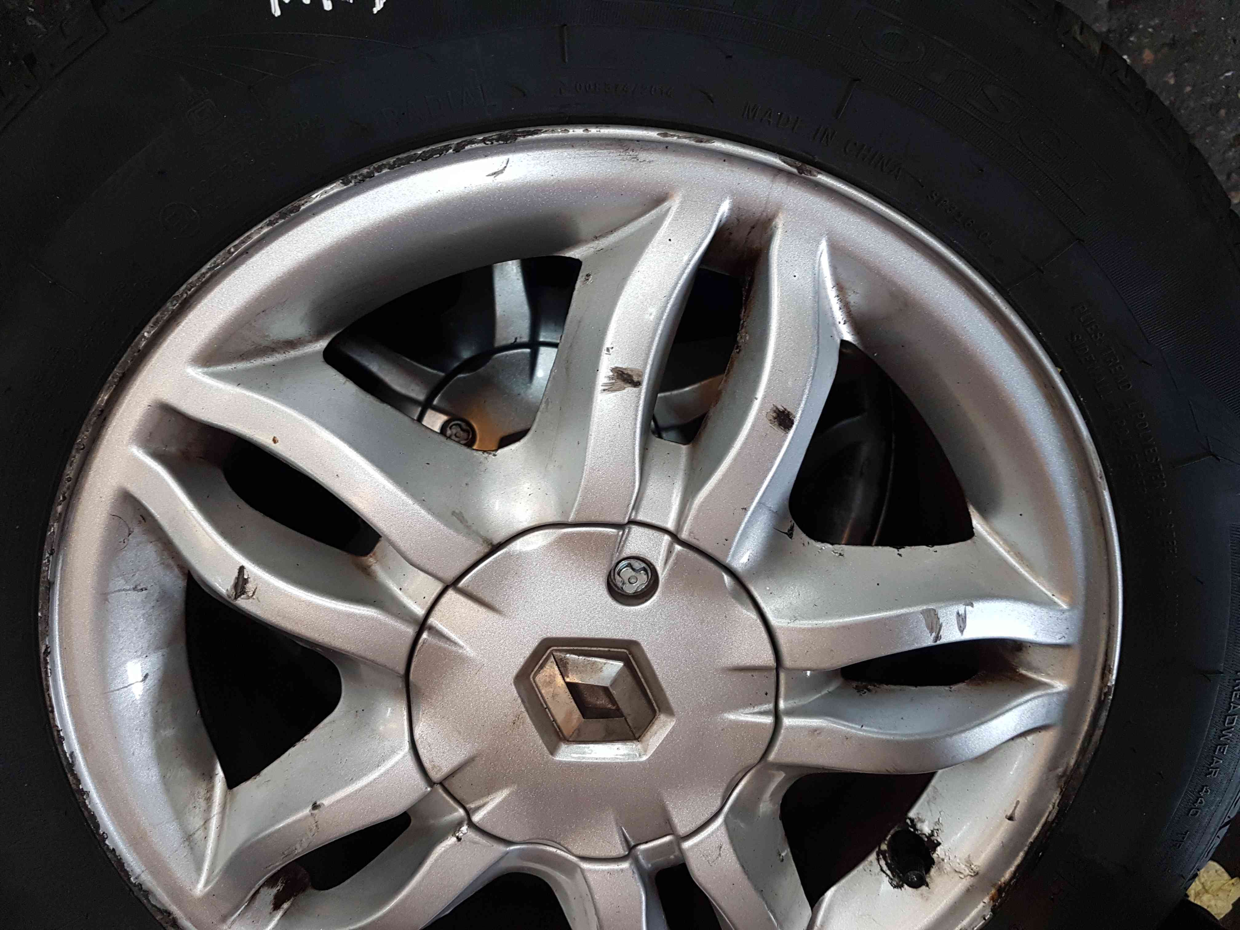 Thumb 7 Renault Clio MK3 2005-2009 Mahonia Alloy Wheel + Tyre 185 60 15 5Mm Tread 3/5
