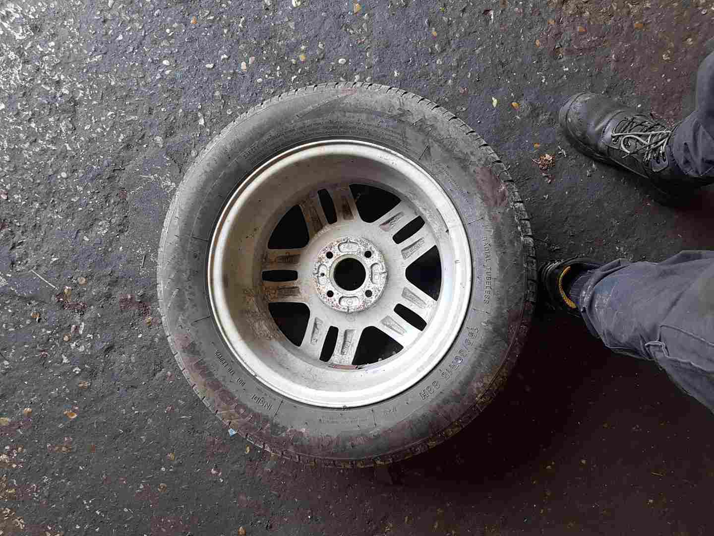 Thumb 5 Renault Clio MK3 2005-2009 Mahonia Alloy Wheel + Tyre 185 60 15 5Mm Tread 4/5