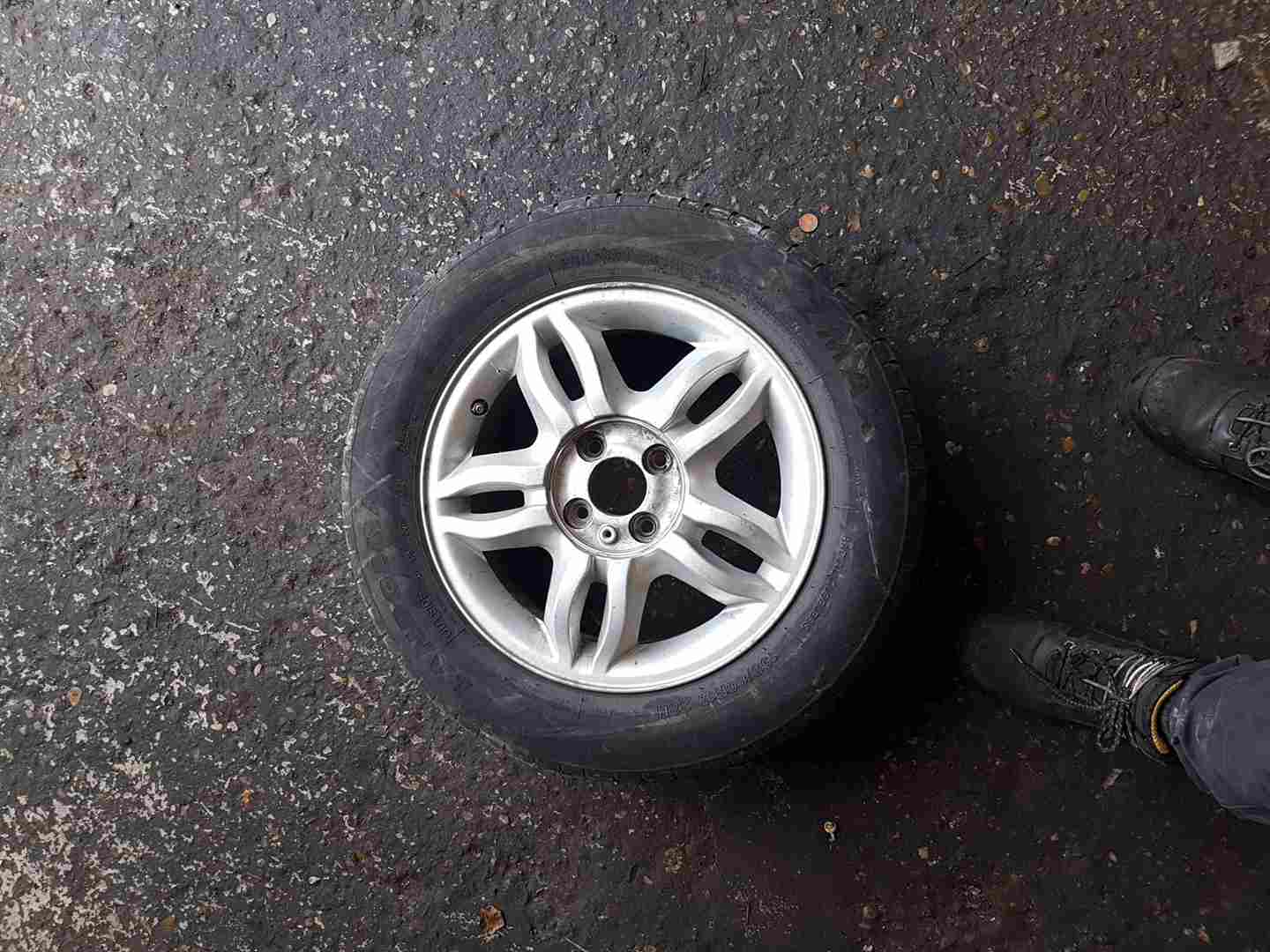 Thumb 6 Renault Clio MK3 2005-2009 Mahonia Alloy Wheel + Tyre 185 60 15 5Mm Tread 4/5