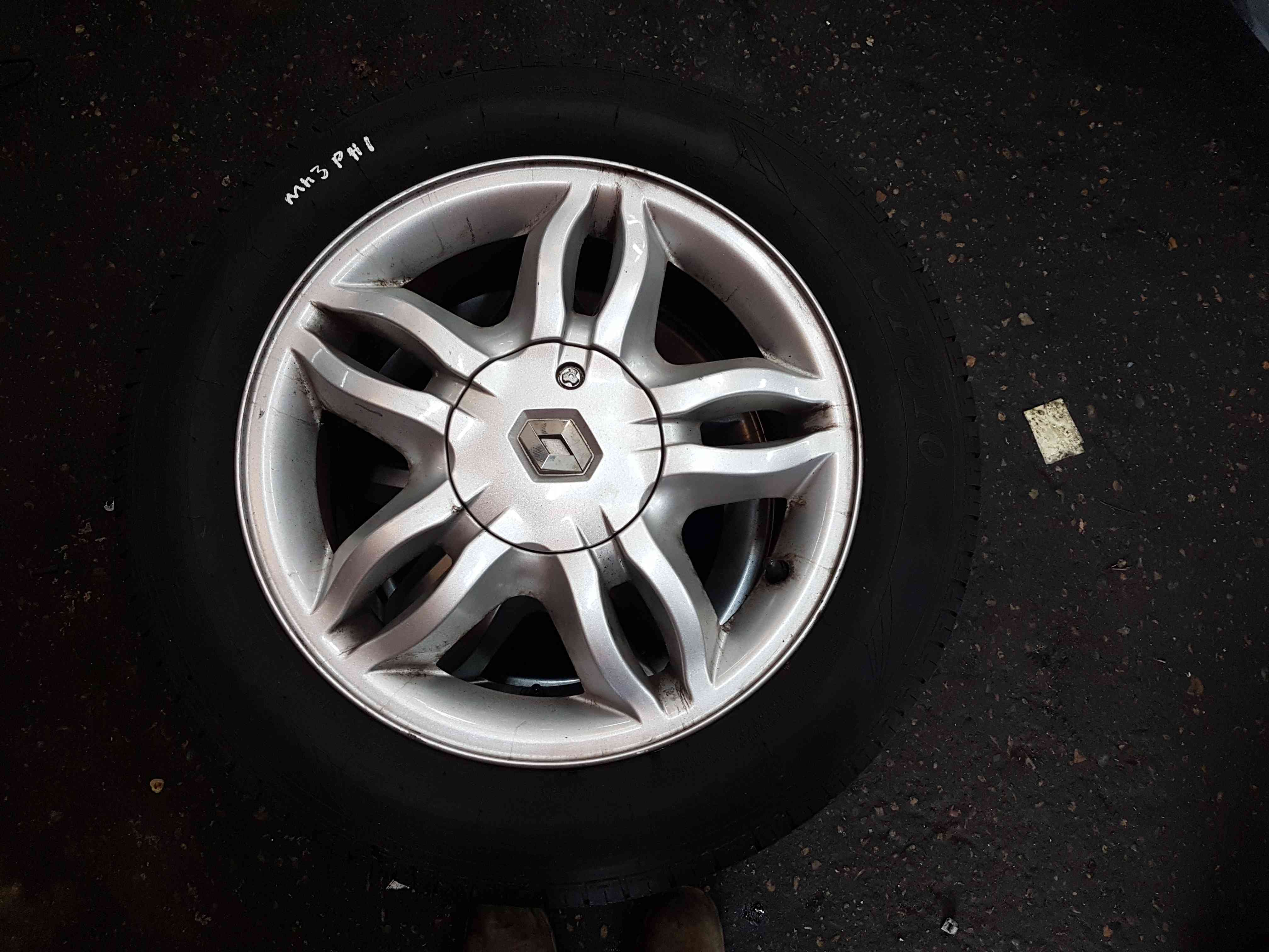 Renault Clio MK3 2005-2009 Mahonia Alloy Wheel + Tyre 185 60 15 5Mm Tread 4/5