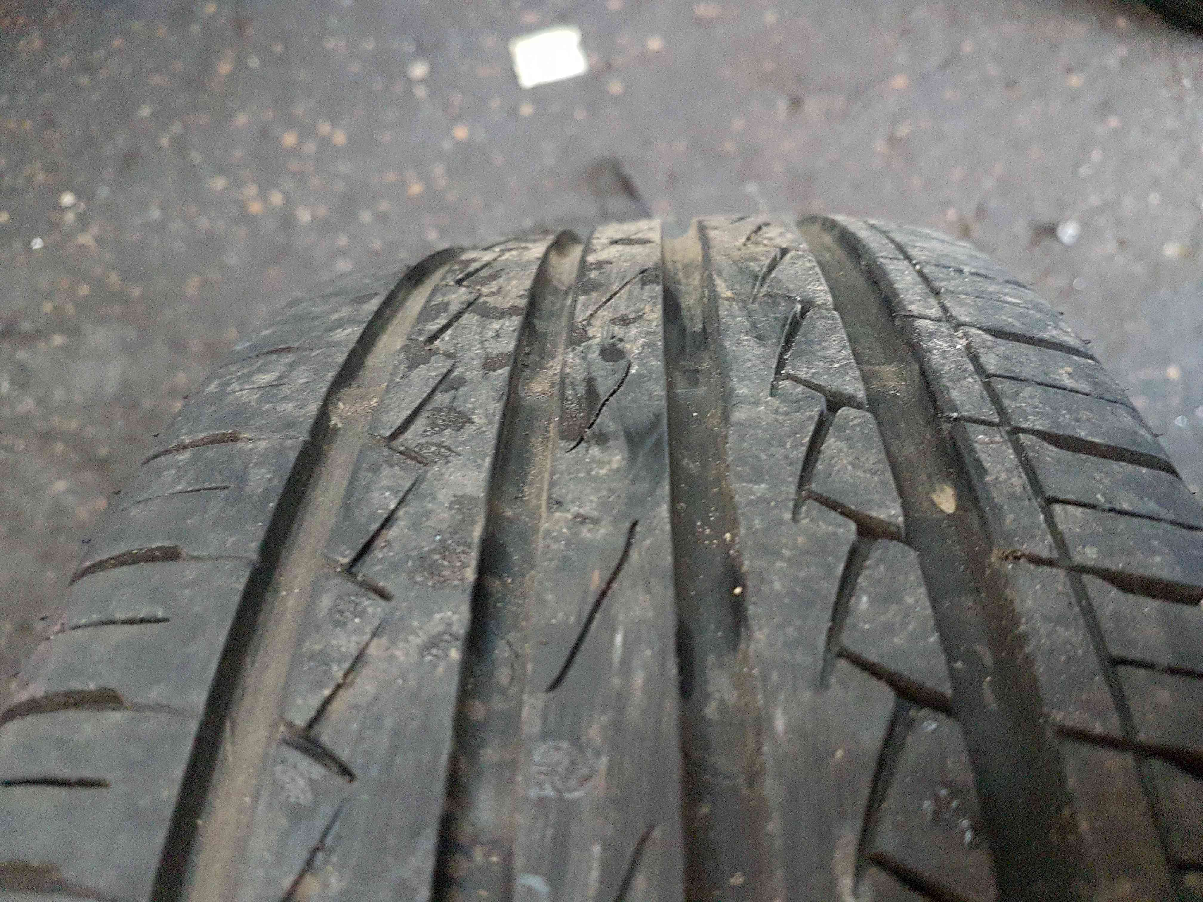 Thumb 5 Renault Clio MK3 2005-2009 Mahonia Alloy Wheel + Tyre 185 60 15 5Mm Tread 4/5