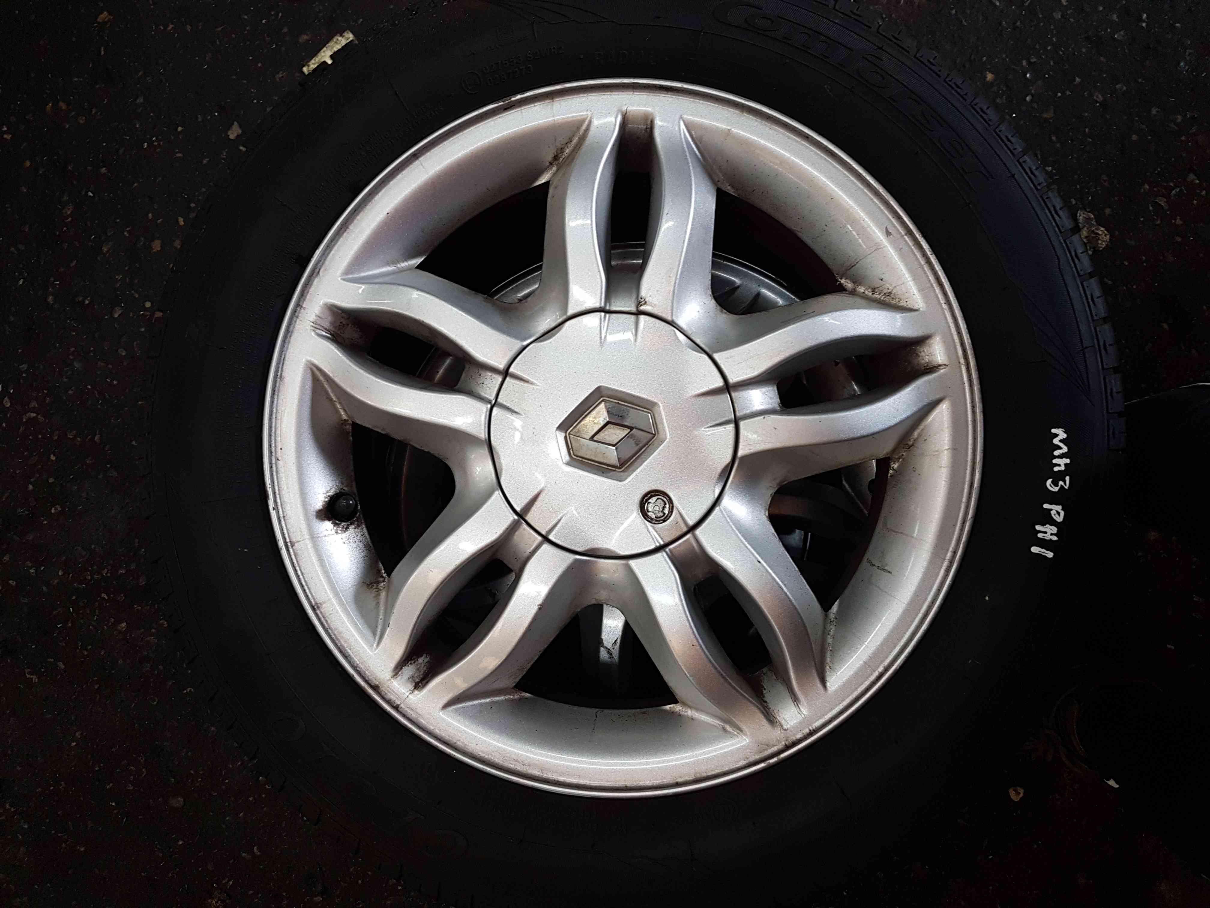 Thumb 6 Renault Clio MK3 2005-2009 Mahonia Alloy Wheel + Tyre 185 60 15 5Mm Tread 4/5