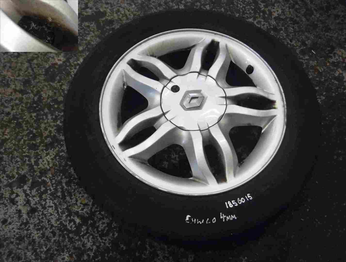 Renault Clio MK3 2005-2009 Mahonia Alloy Wheel + Tyre 185 60 15 6Mm Tread 4/5