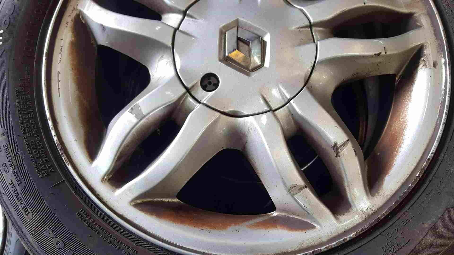 Thumb 2 Renault Clio MK3 2005-2009 Mahonia Alloy Wheel 15 Inch 3/5