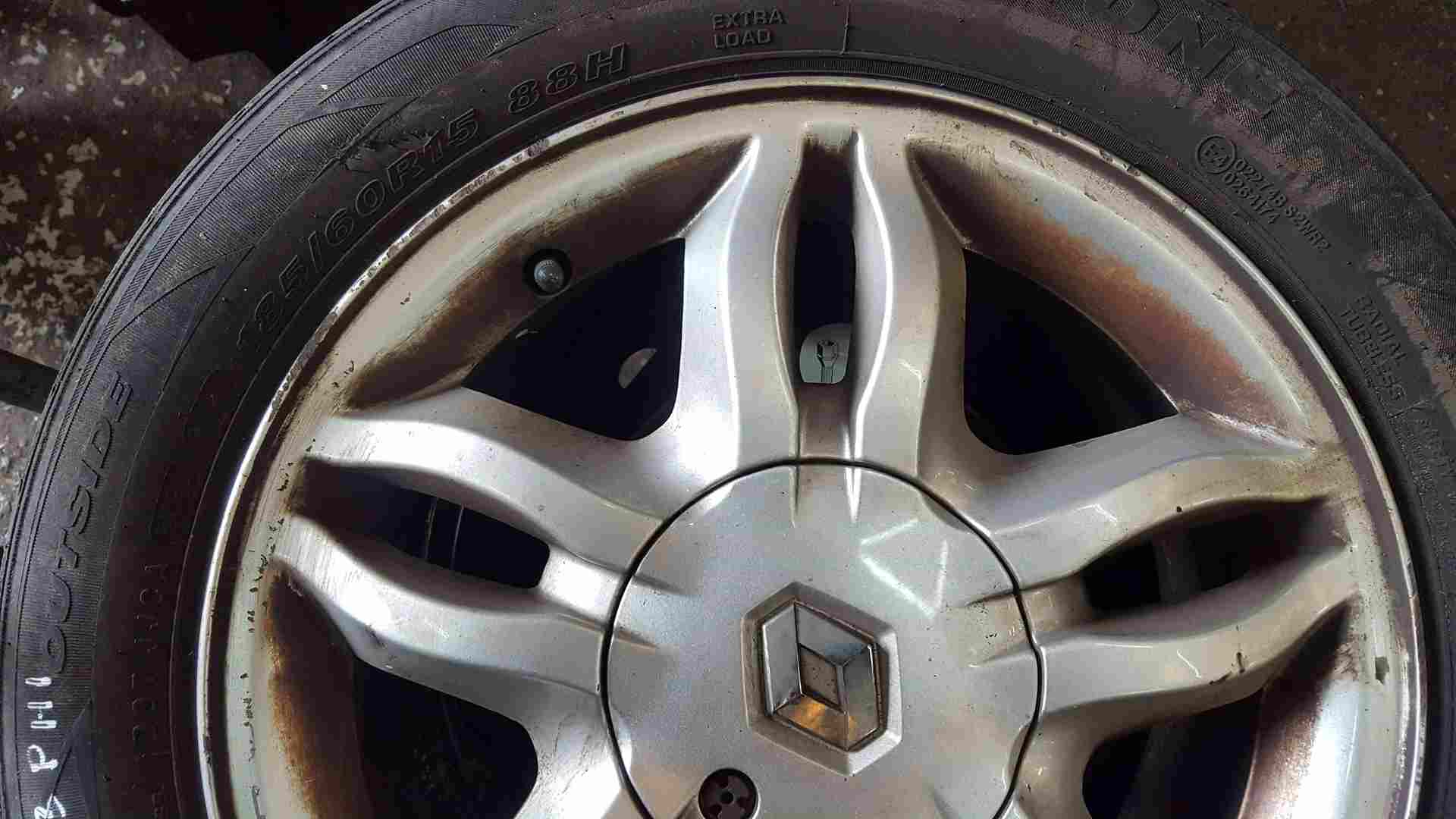 Thumb 3 Renault Clio MK3 2005-2009 Mahonia Alloy Wheel 15 Inch 3/5