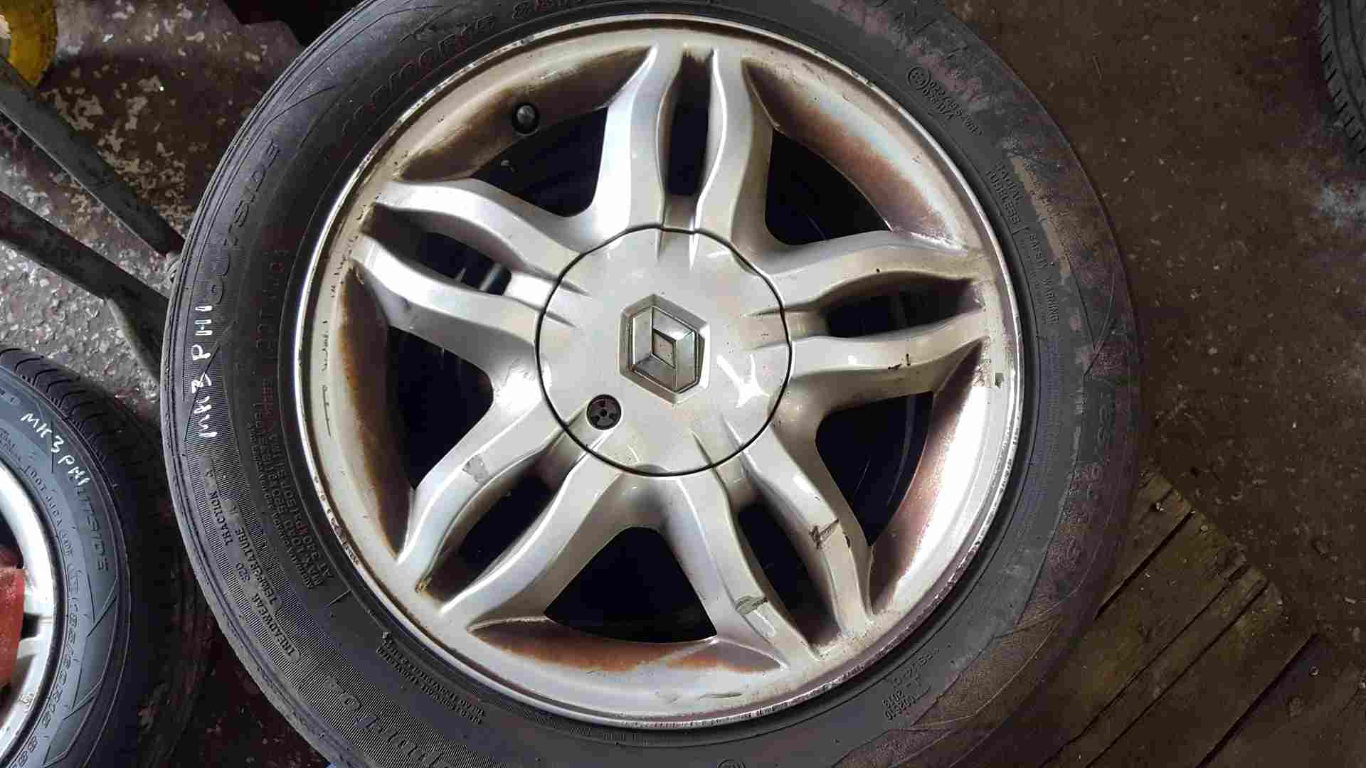 Thumb 6 Renault Clio MK3 2005-2009 Mahonia Alloy Wheel 15 Inch 3/5