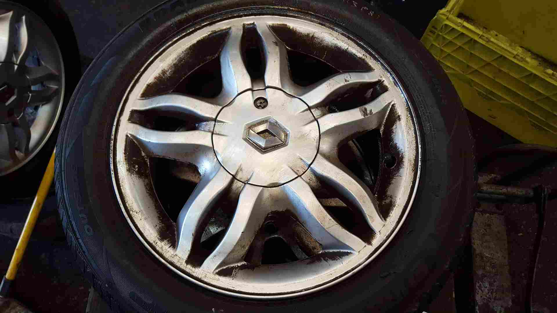 Renault Clio MK3 2005-2009 Mahonia Alloy Wheel 15 Inch X 1 3/5  8200317802