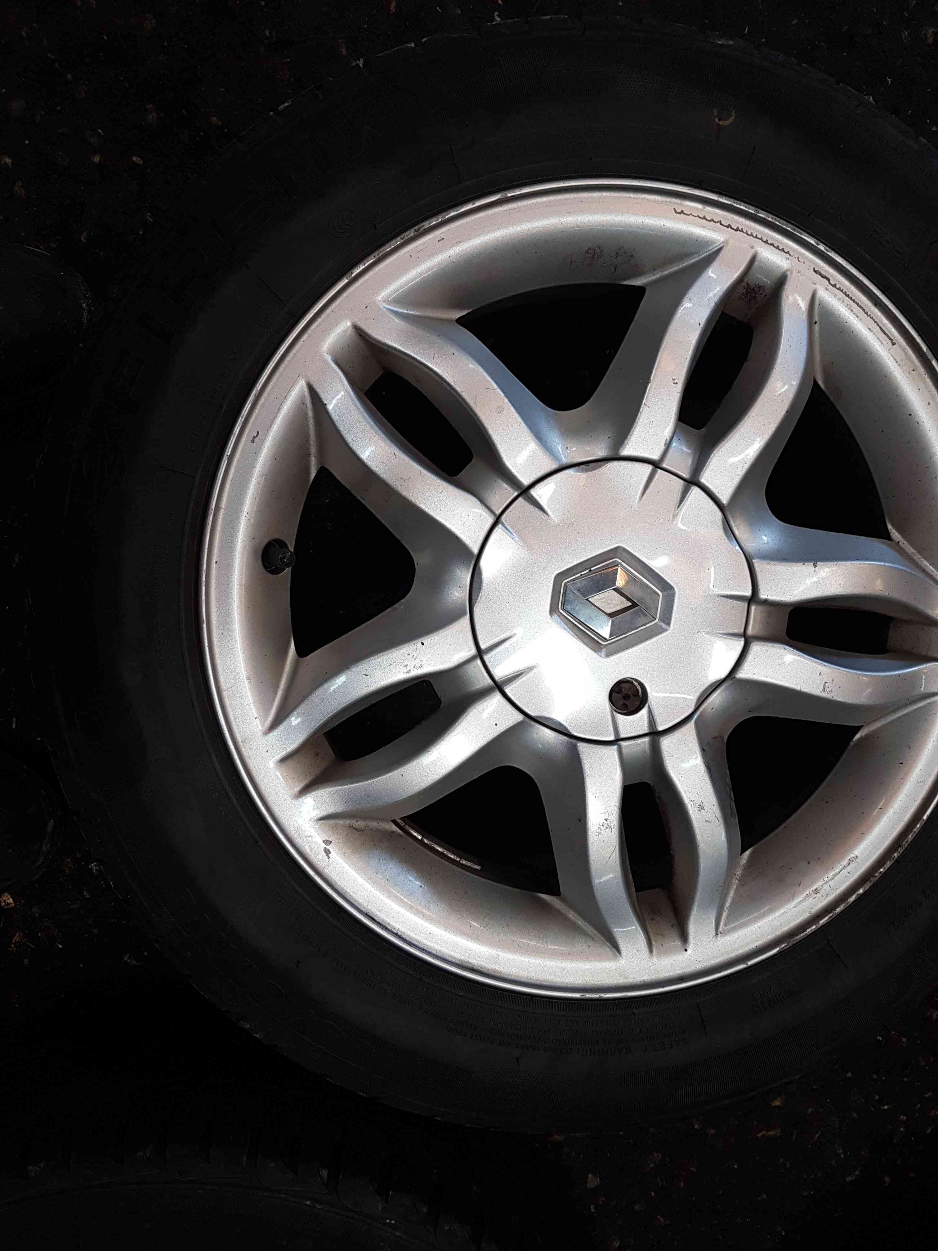 Thumb 2 Renault Clio MK3 2005-2009 Mahonia Alloy Wheel 15 Inch X 1 4/5 185 60 15 
