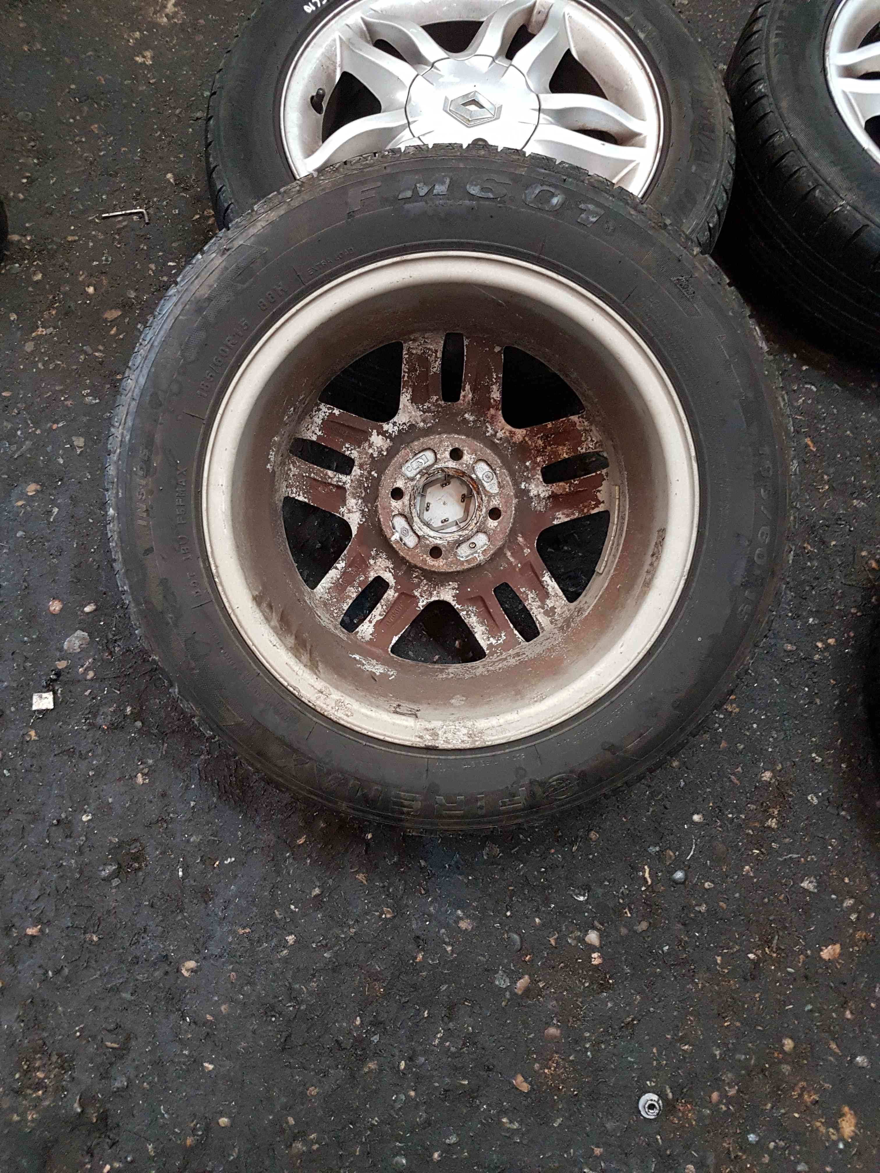 Thumb 5 Renault Clio MK3 2005-2009 Mahonia Alloy Wheel 15 Inch X 1 4/5 185 60 15 