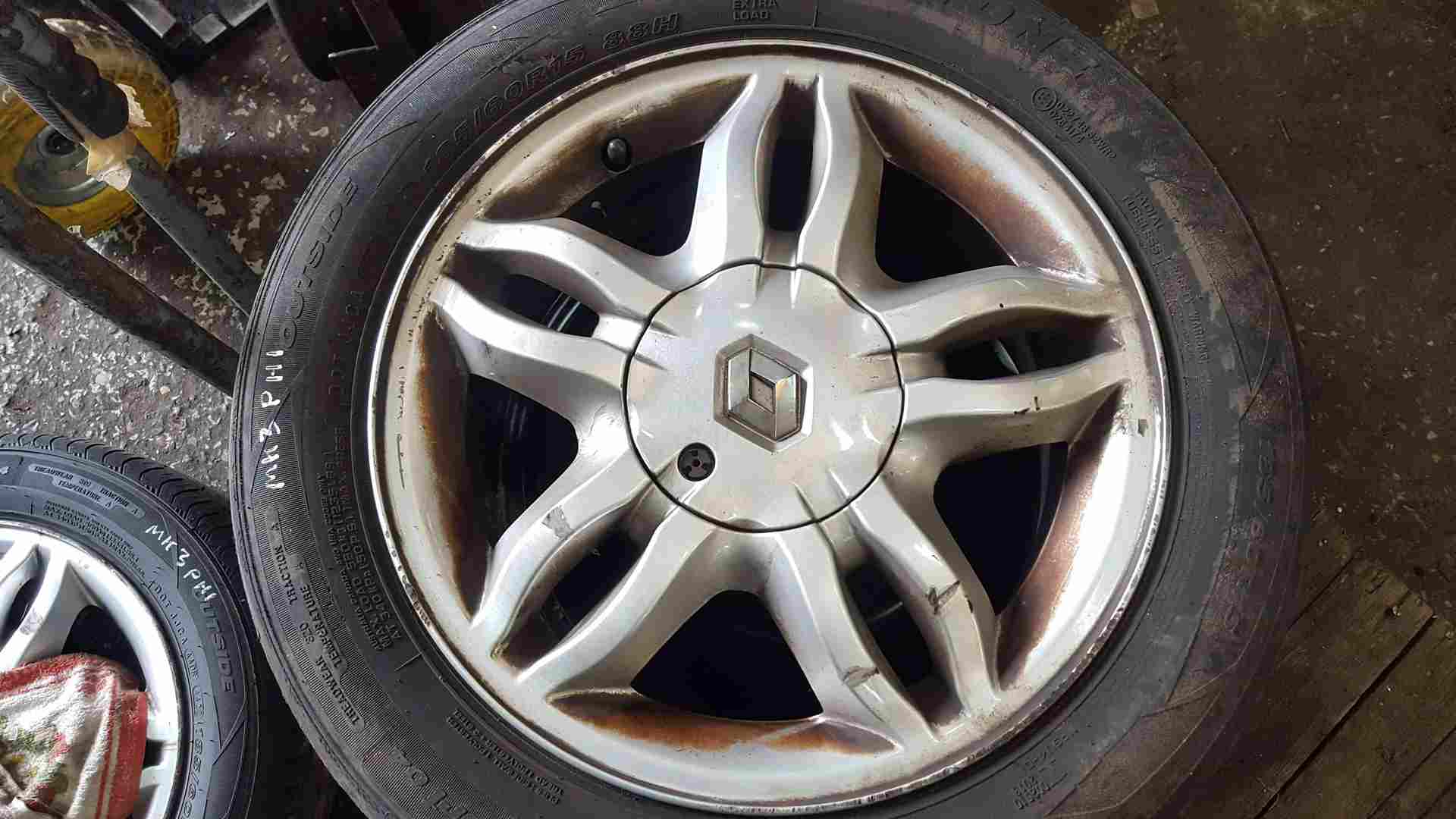 Renault Clio MK3 2005-2009 Mahonia Alloy Wheel 15 Inch 3/5