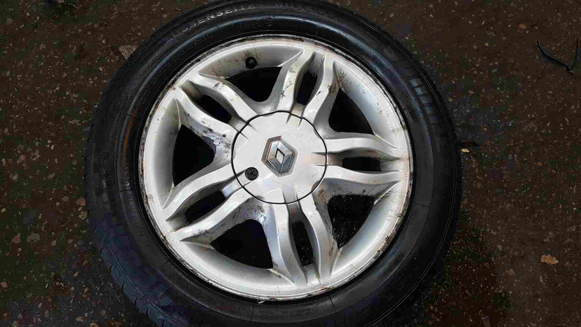 Renault Clio MK3 2005-2009 Mahonia Alloy Wheel 15Inch 2/5 185 60 15 Corrosion
