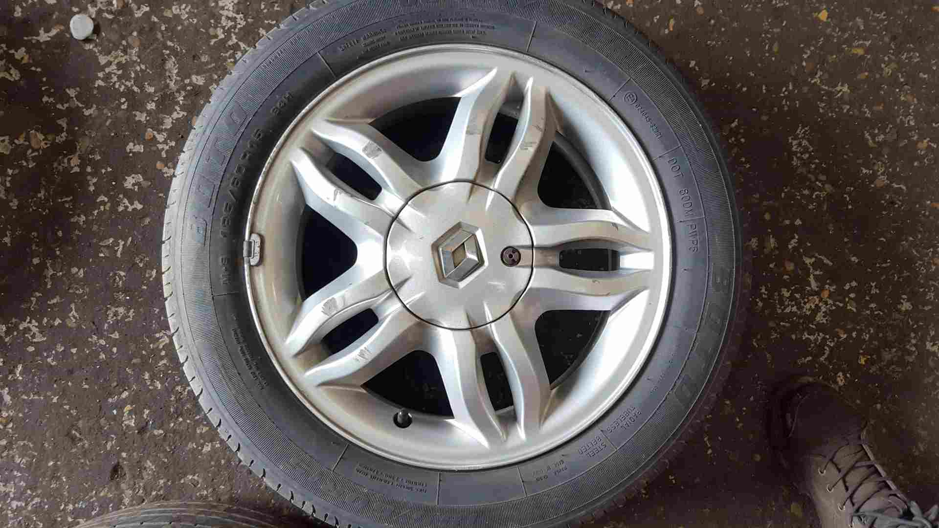 Thumb 2 Renault Clio MK3 2005-2009 Mahonia Alloy Wheel 15Inch X1 2/5