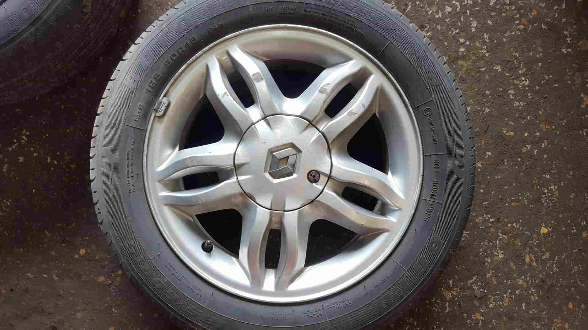 Thumb 8 Renault Clio MK3 2005-2009 Mahonia Alloy Wheel 15Inch X1 2/5