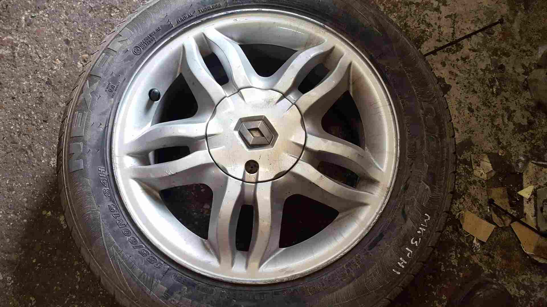 Thumb 5 Renault Clio MK3 2005-2009 Mahonia Alloy Wheel 15Inch X1 3/5