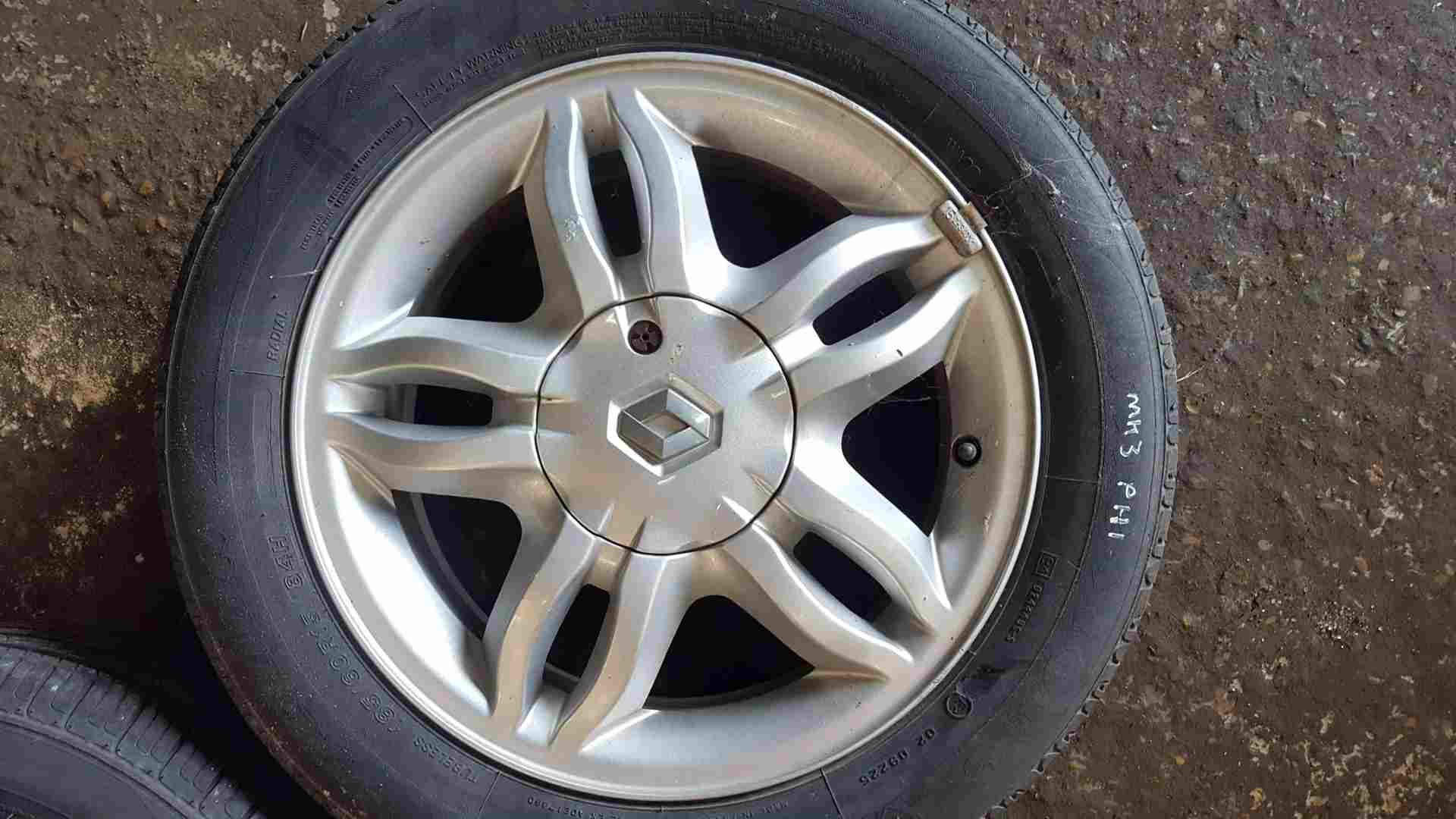 Thumb 4 Renault Clio MK3 2005-2009 Mahonia Alloy Wheel 15Inch X1 4/5