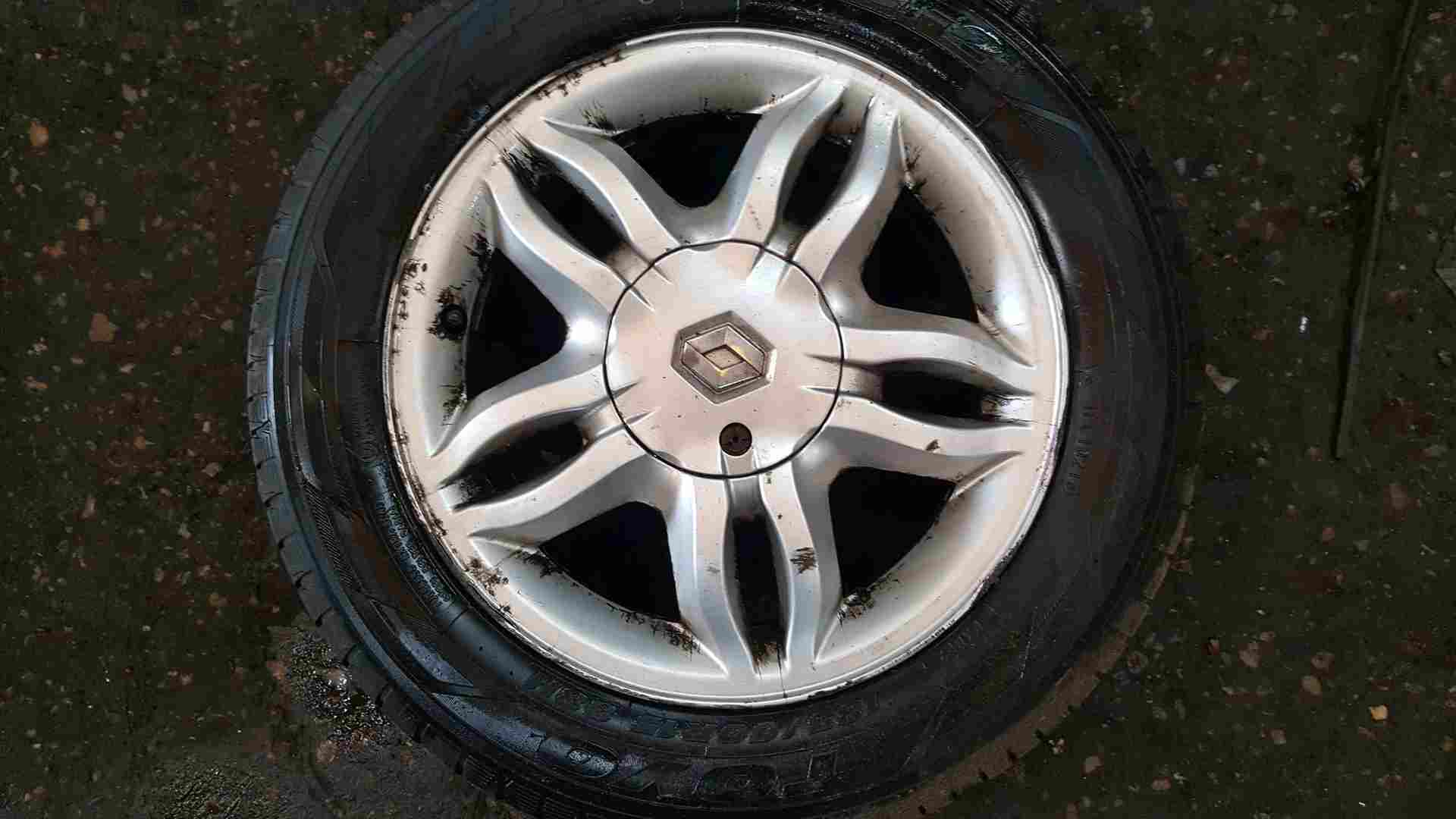 Thumb 3 Renault Clio MK3 2005-2009 Mahonia Alloy Wheel 3/5 8200317802