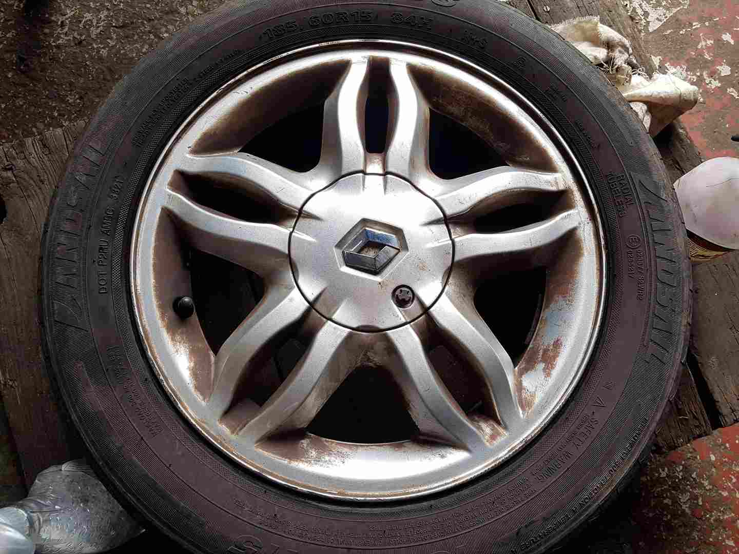 Thumb 4 Renault Clio MK3 2005-2009 Mahonia Alloy Wheel 4/5 8200317802