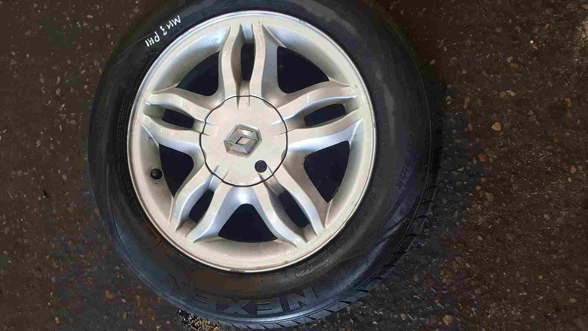Thumb 8 Renault Clio MK3 2005-2009 Mahonia Alloy Wheel 4/5 8200317802 195 60 15 