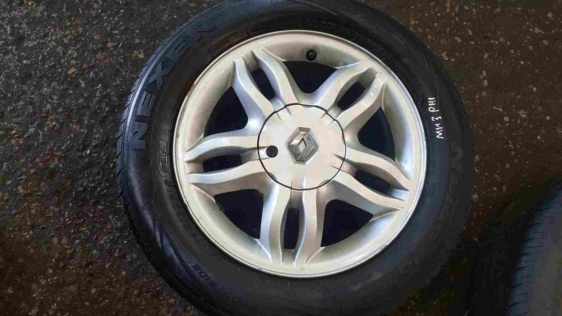 Thumb 3 Renault Clio MK3 2005-2009 Mahonia Alloy Wheel 4/5 8200317802 195 60 15 