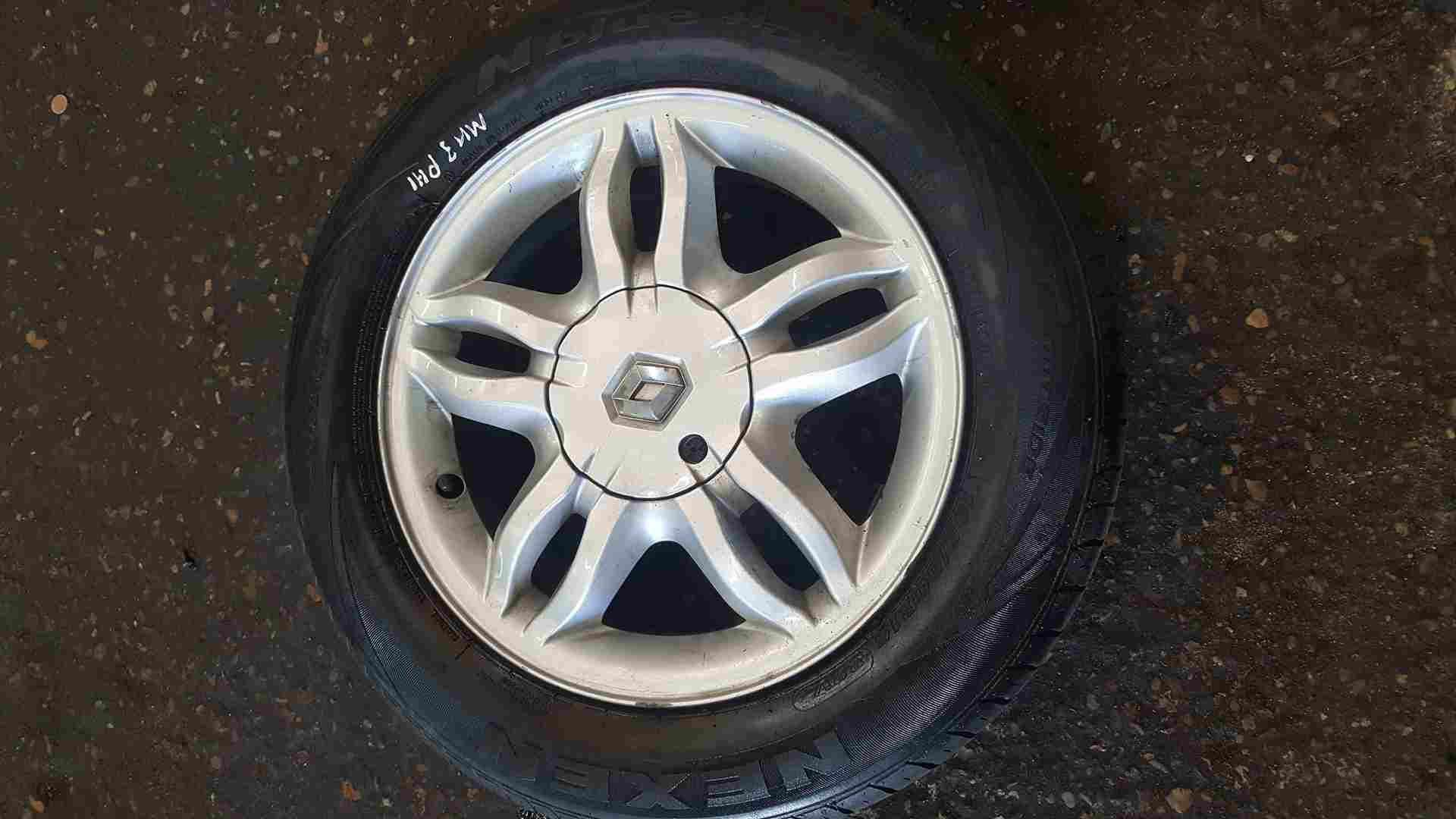 Thumb 6 Renault Clio MK3 2005-2009 Mahonia Alloy Wheel 4/5 8200317802 195 60 15 