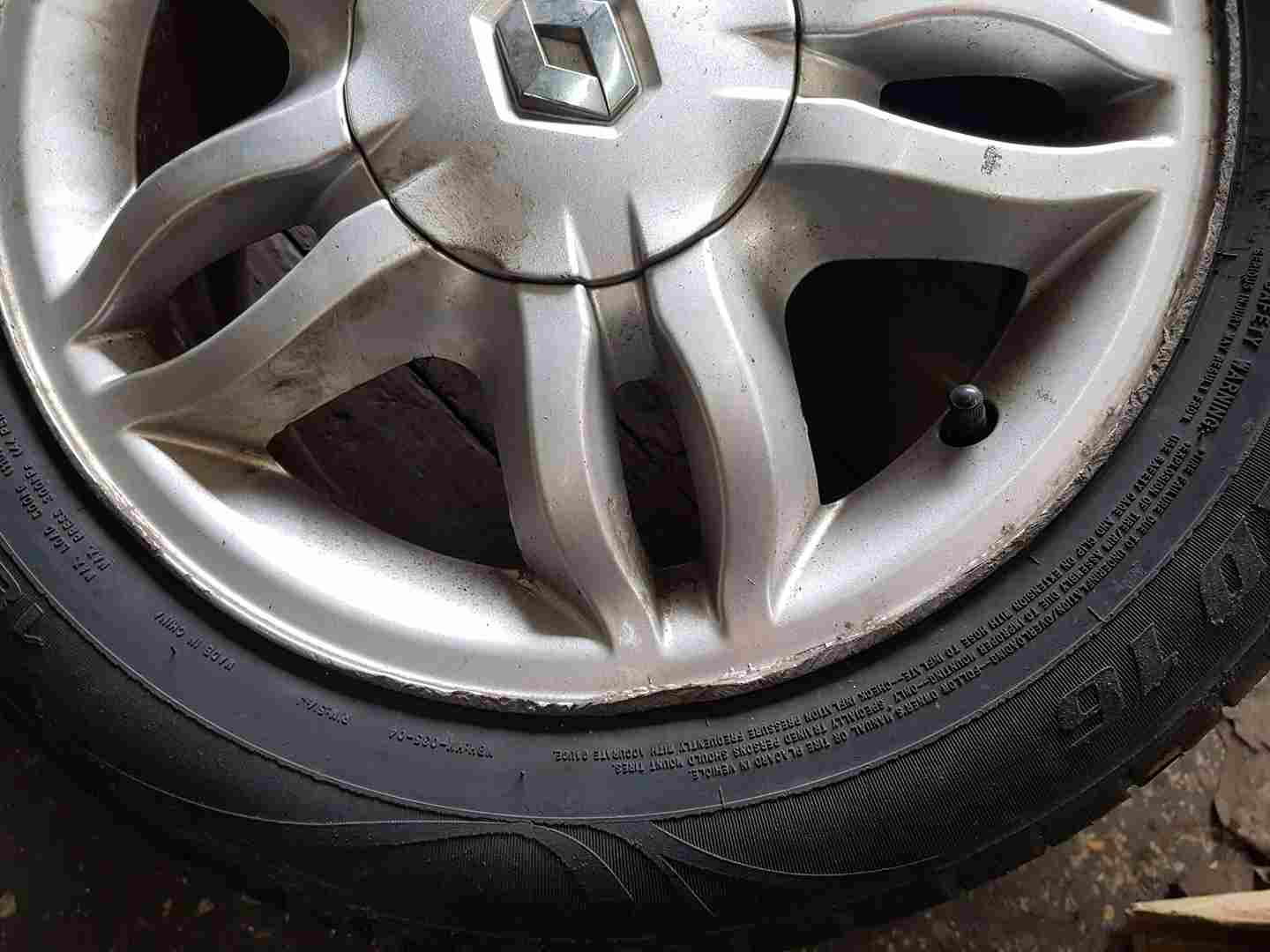 Thumb 2 Renault Clio MK3 2005-2009 Mahonia Alloy Wheel X 1 3/5 6Mm Tyre 8200317802