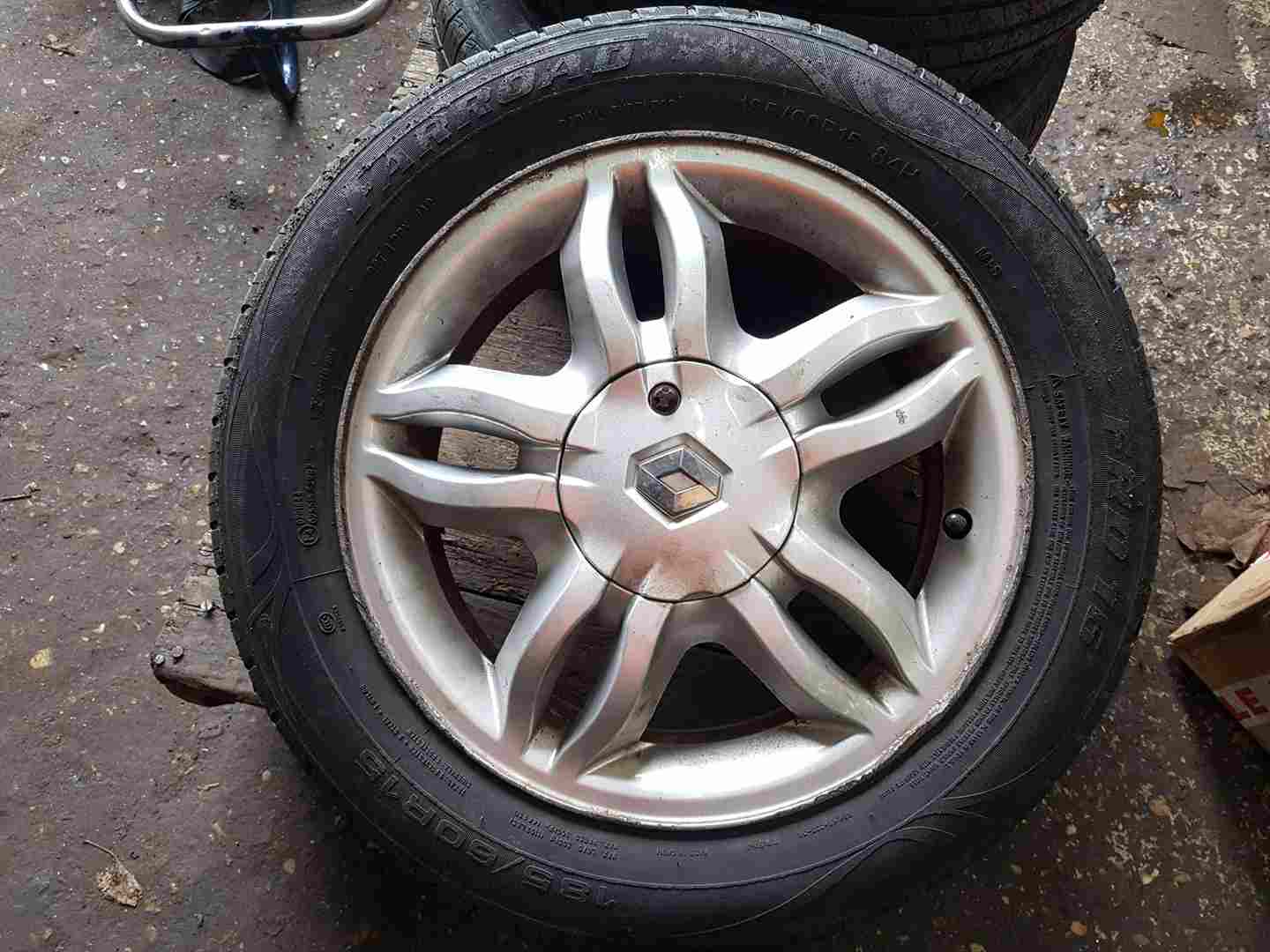 Renault Clio MK3 2005-2009 Mahonia Alloy Wheel X 1 3/5 6Mm Tyre 8200317802