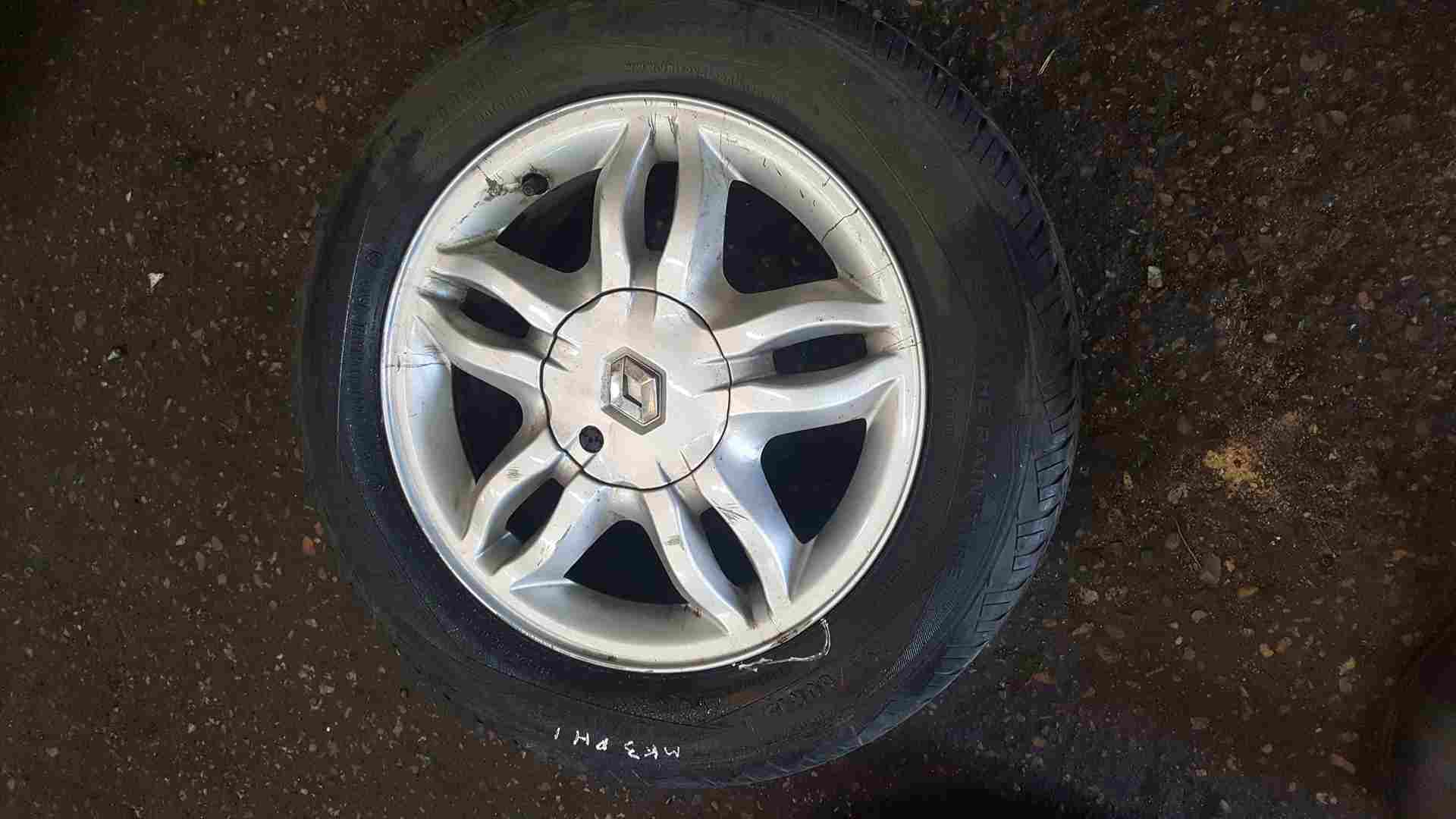 Thumb 5 Renault Clio MK3 2005-2009 Mahonia Alloy Wheel X 1 4/5 4/5 8200317802