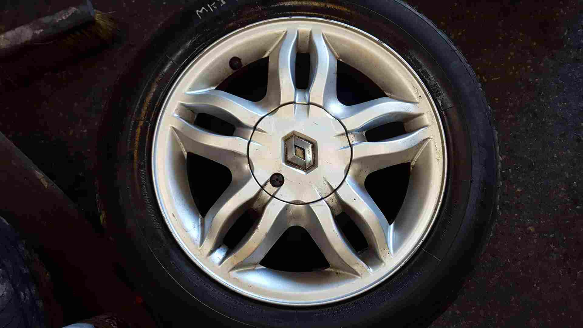 Thumb 2 Renault Clio MK3 2005-2009 Mahonia Alloy Wheel X 1 4/5 5Mm 185 60 15 8200317802