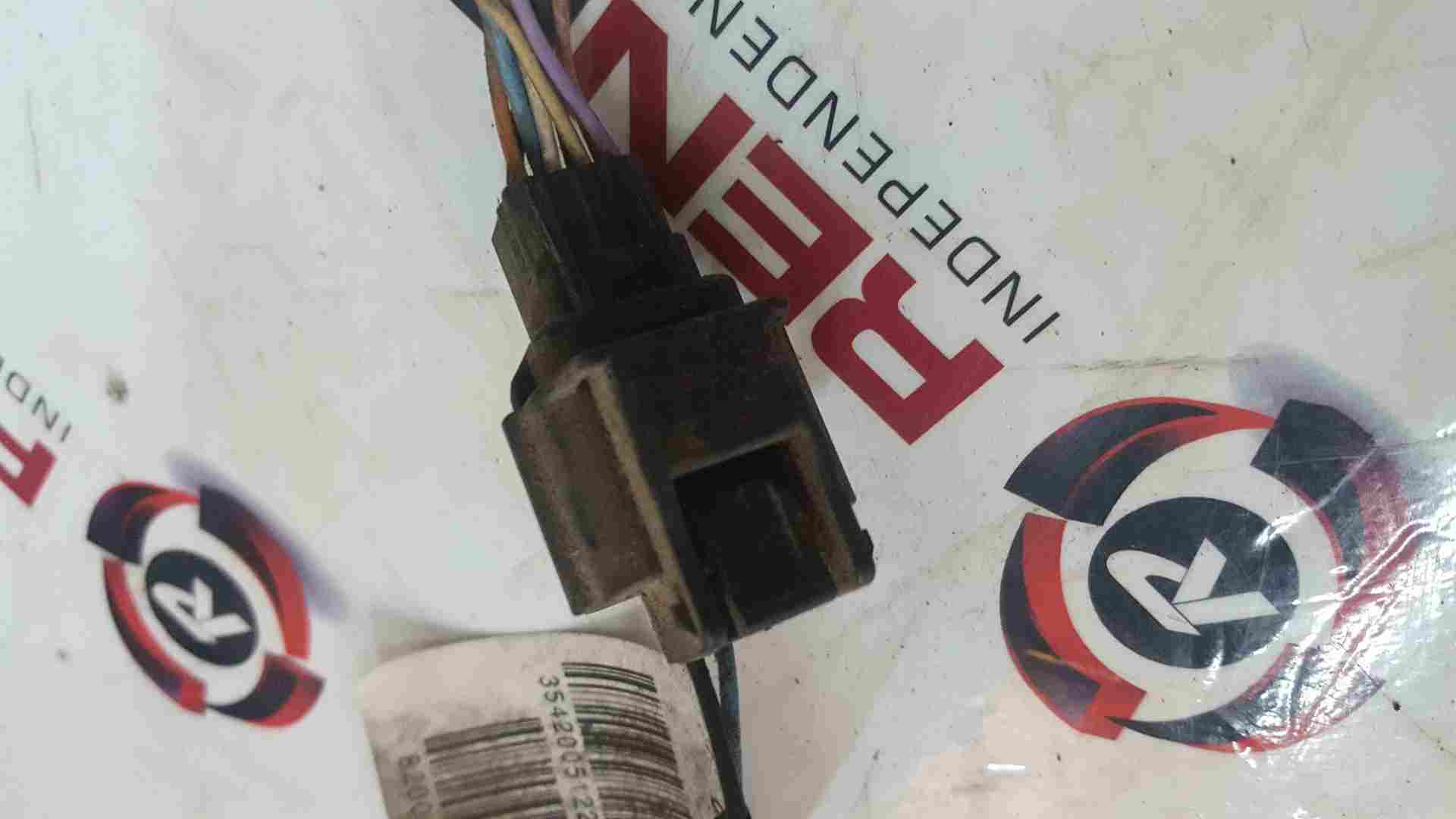 Thumb 5 Renault Clio MK3 2005-2009 Number Plate Light Wiring Loom 8200459725
