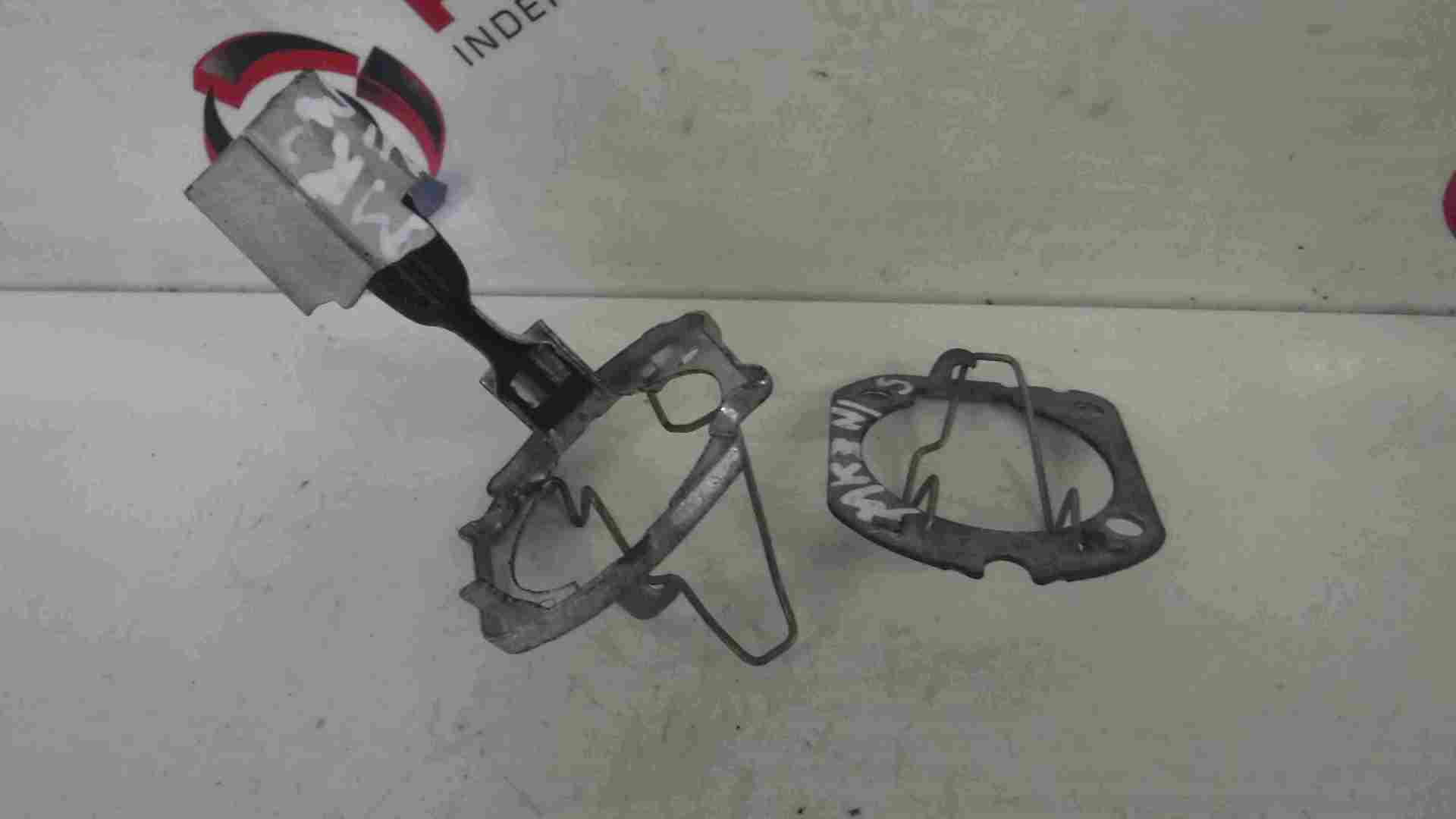 Renault Clio MK3 2005-2009 Passenger NS Headlight Bulb Side Light Holder Spring