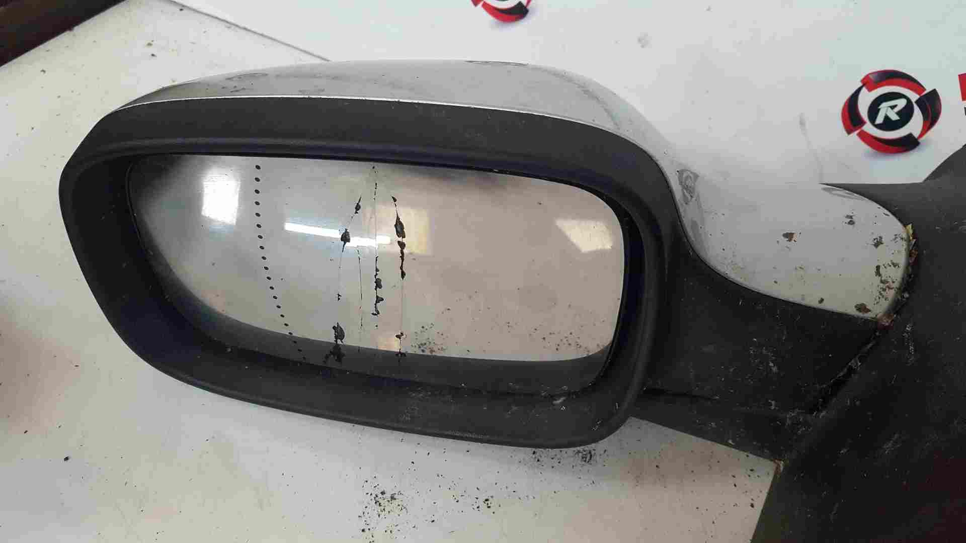 Thumb 3 Renault Clio MK3 2005-2009 Passenger NS Wing Mirror Silver TED69