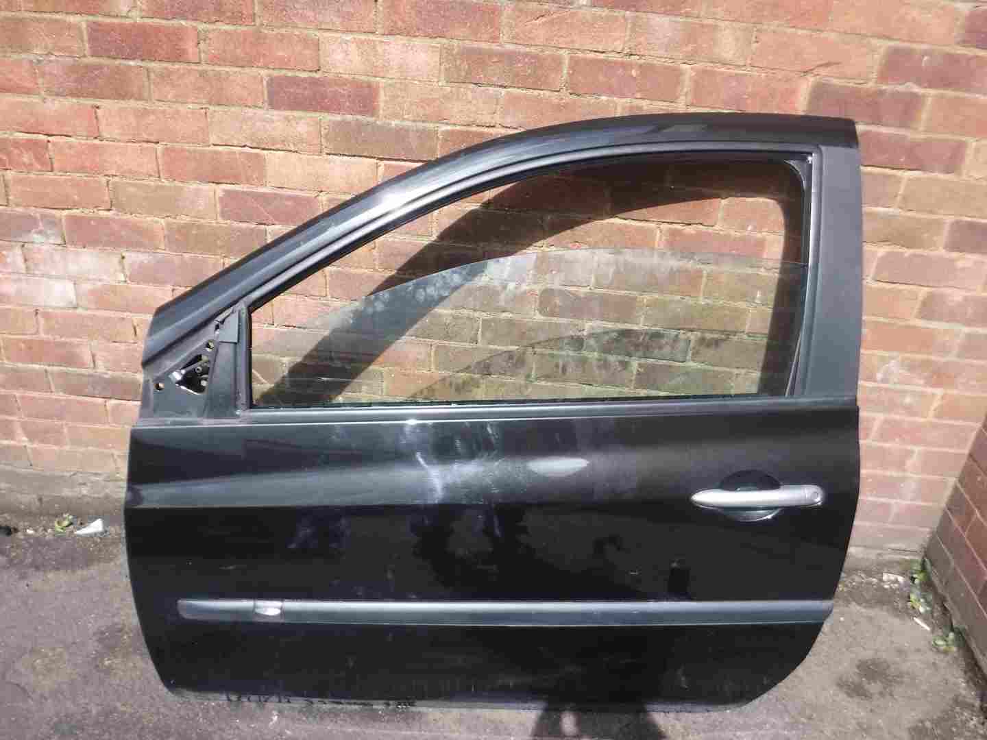 Renault Clio MK3 2005-2009 Passenger NSF Front Door Black 676 3dr 