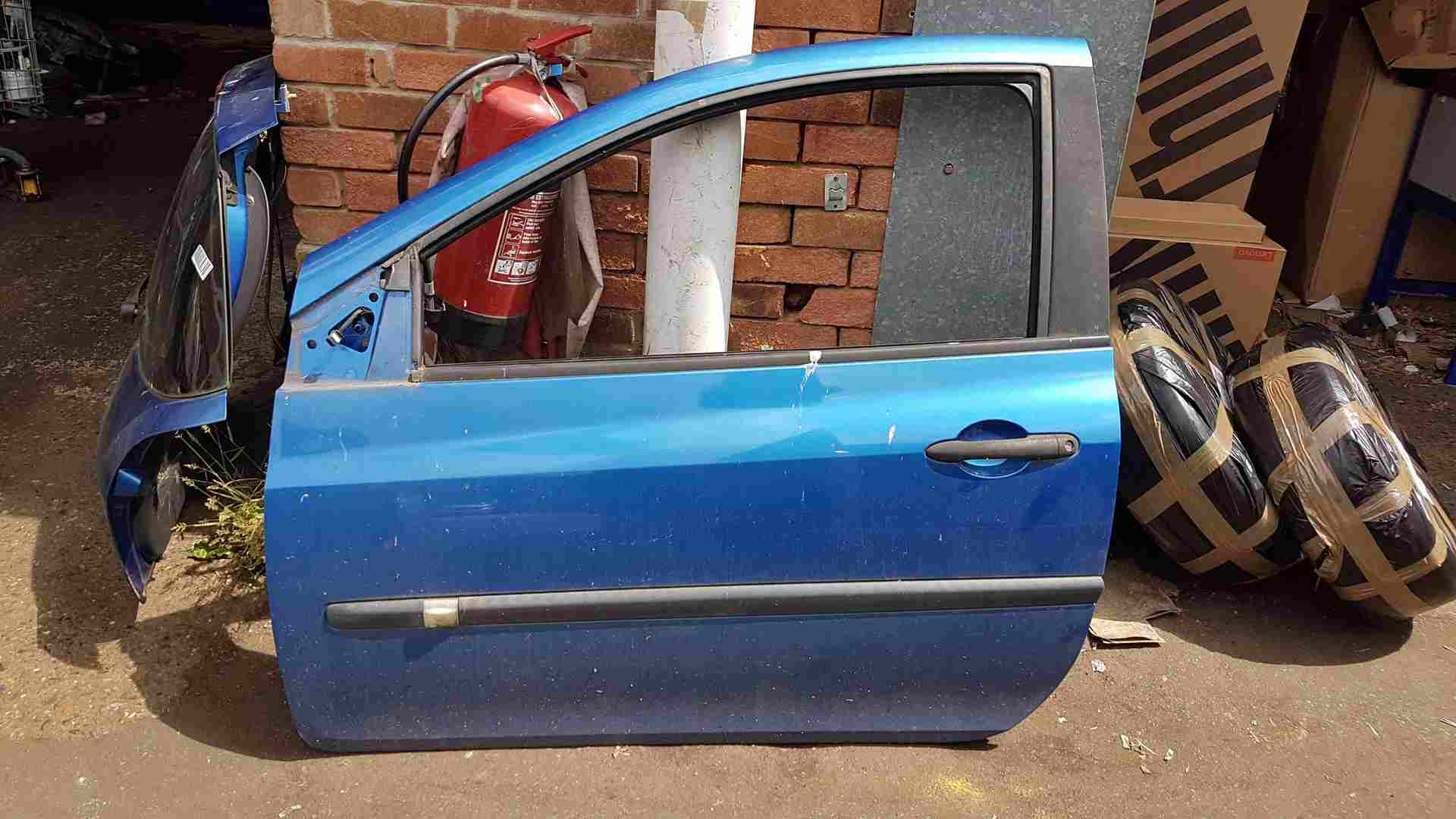 Renault Clio MK3 2005-2009 Passenger NSF Front Door Bluete145 Tei45 3Dr