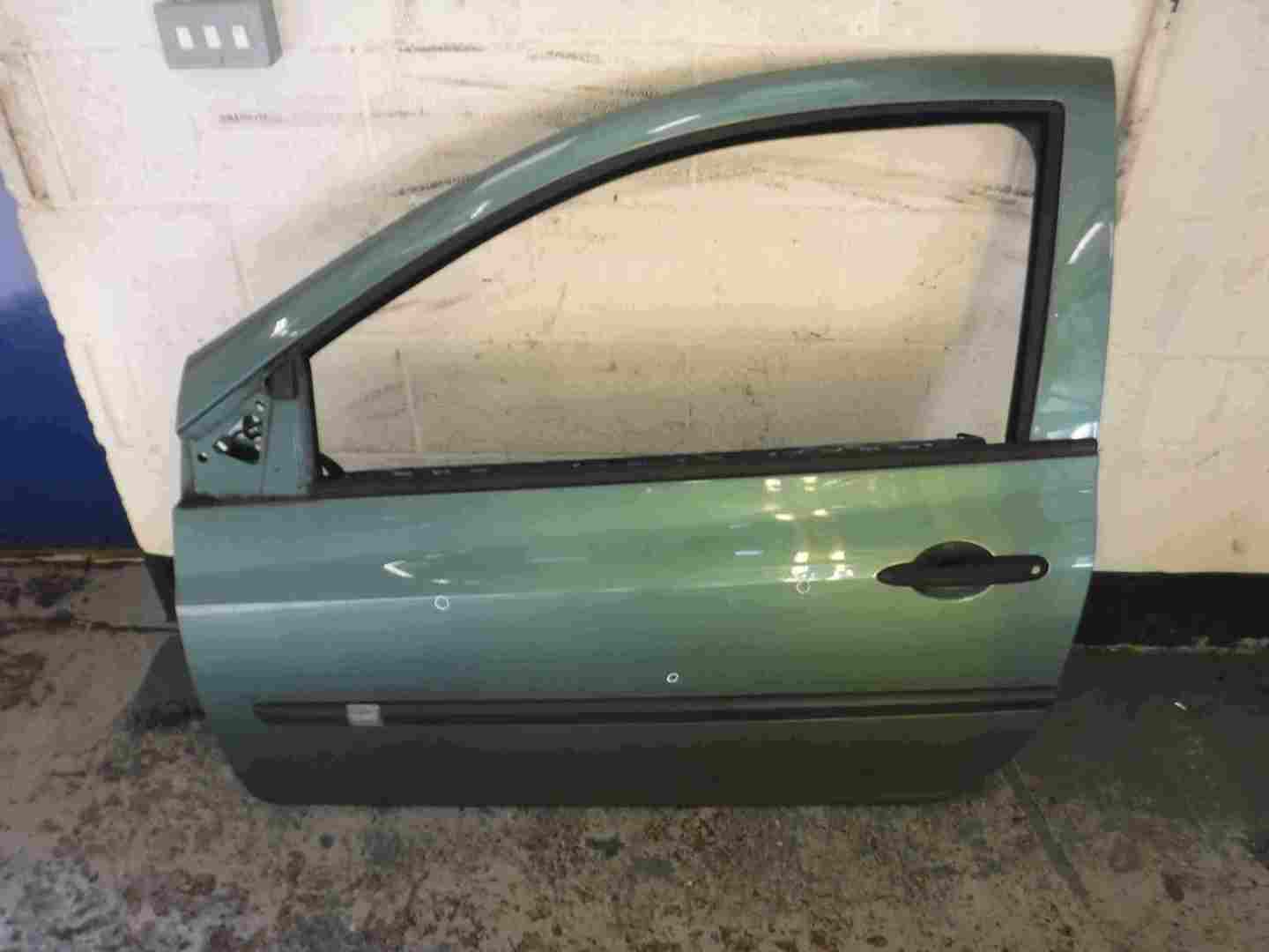 Renault Clio MK3 2005-2009 Passenger NSF Front Door Green TED97 3dr