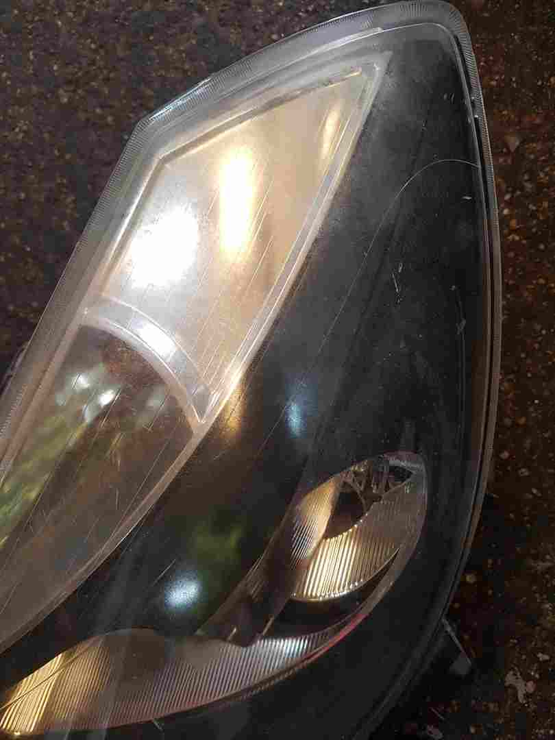 Thumb 2 Renault Clio MK3 2005-2009 Passenger NSF Front Headlight Black Backing Damaged