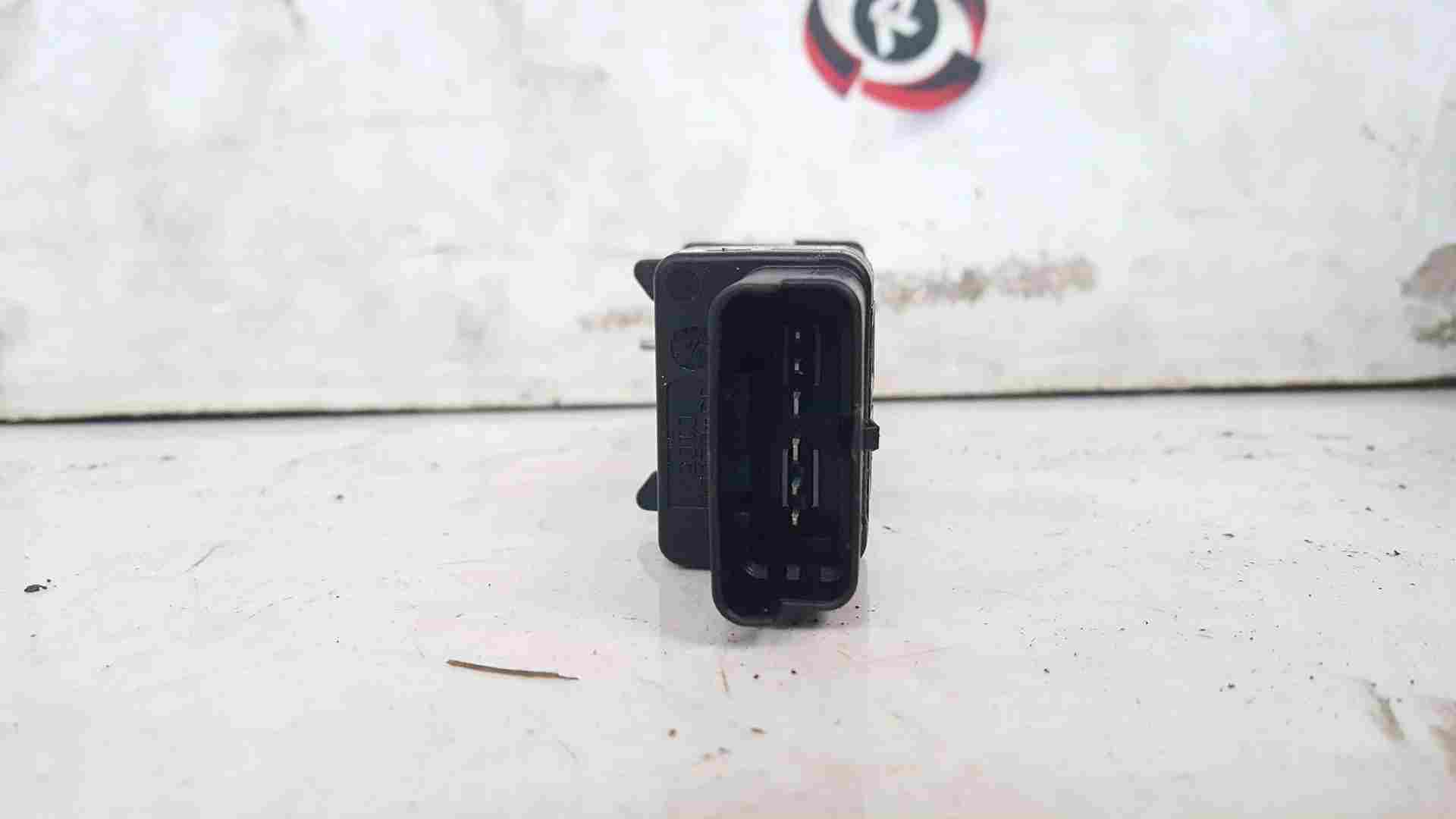 Thumb 3 Renault Clio MK3 2005-2009 Passenger NSF Front Window Motor Comfort Module