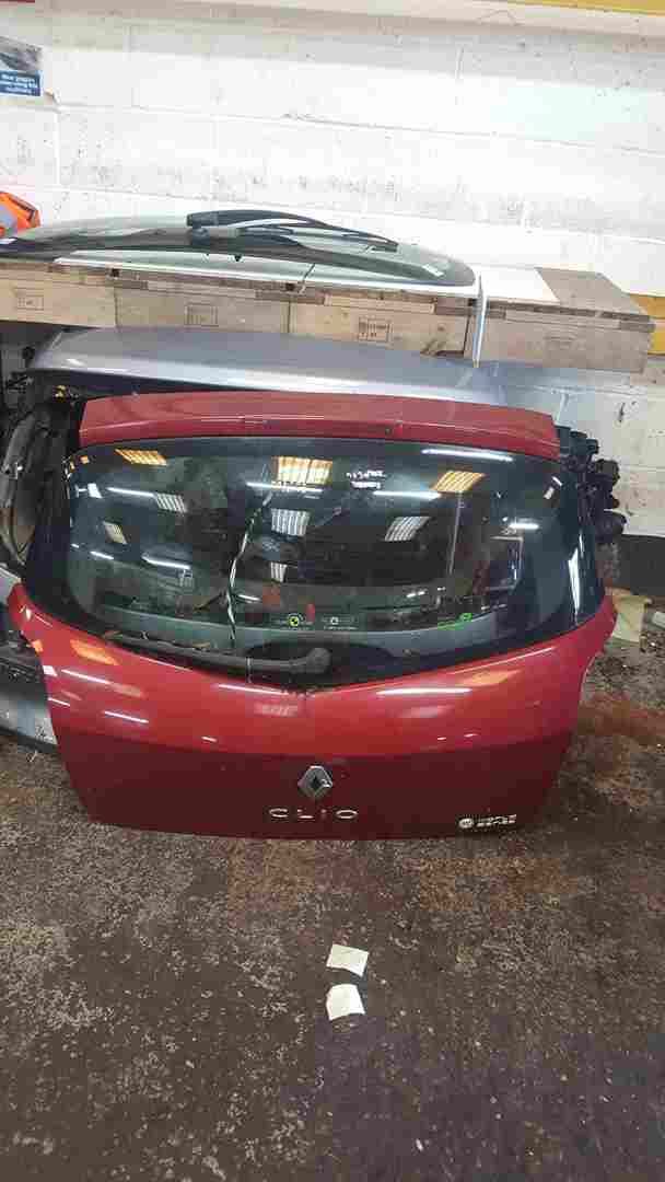Thumb 3 Renault Clio MK3 2005-2012 Rear Tailgate Boot RED Tennj WORLD SERIES 
