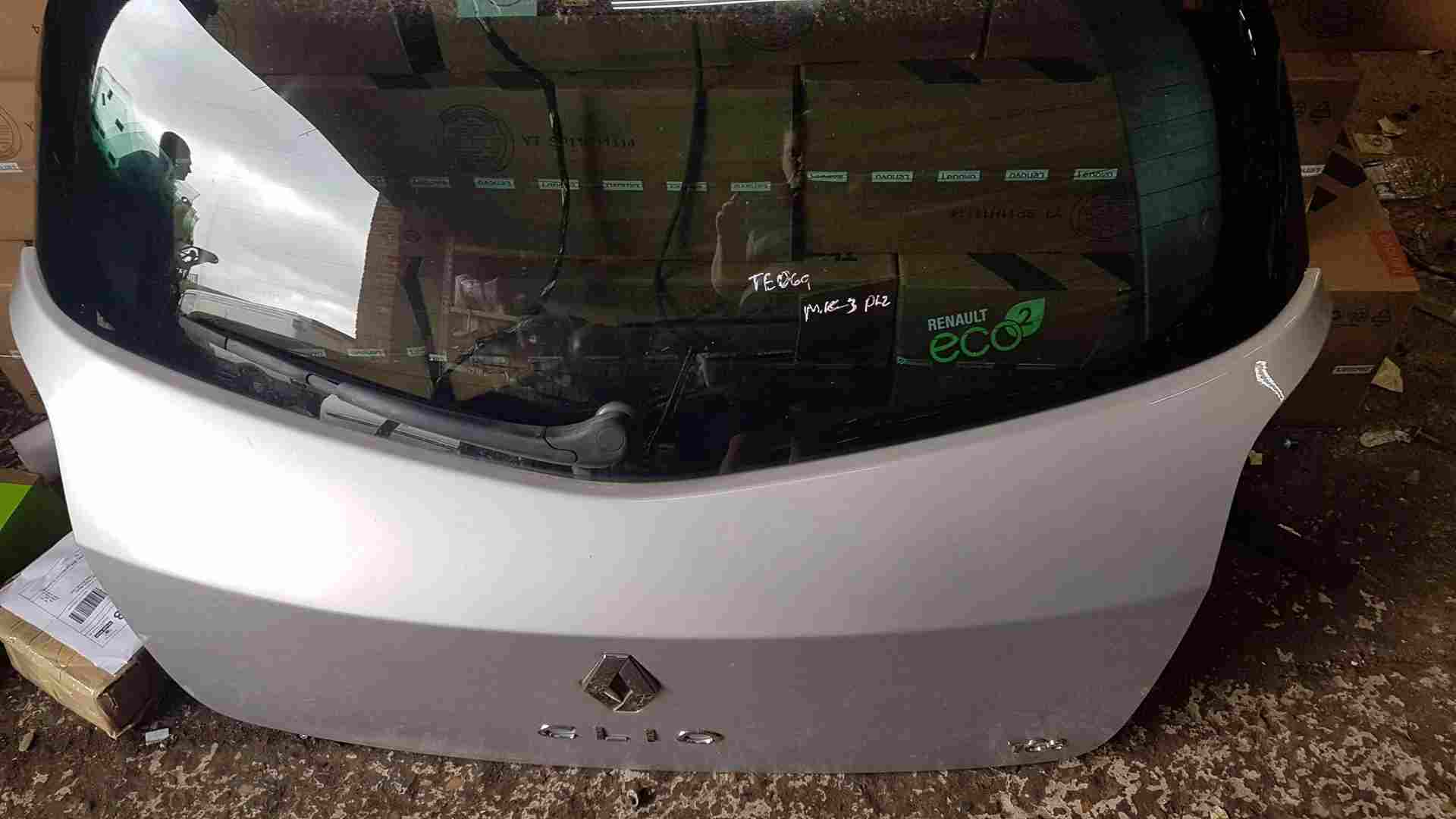 Thumb 3 Renault Clio MK3 2005-2009 Rear Tailgate Boot Silver Ted69 With Sporty Spoiler