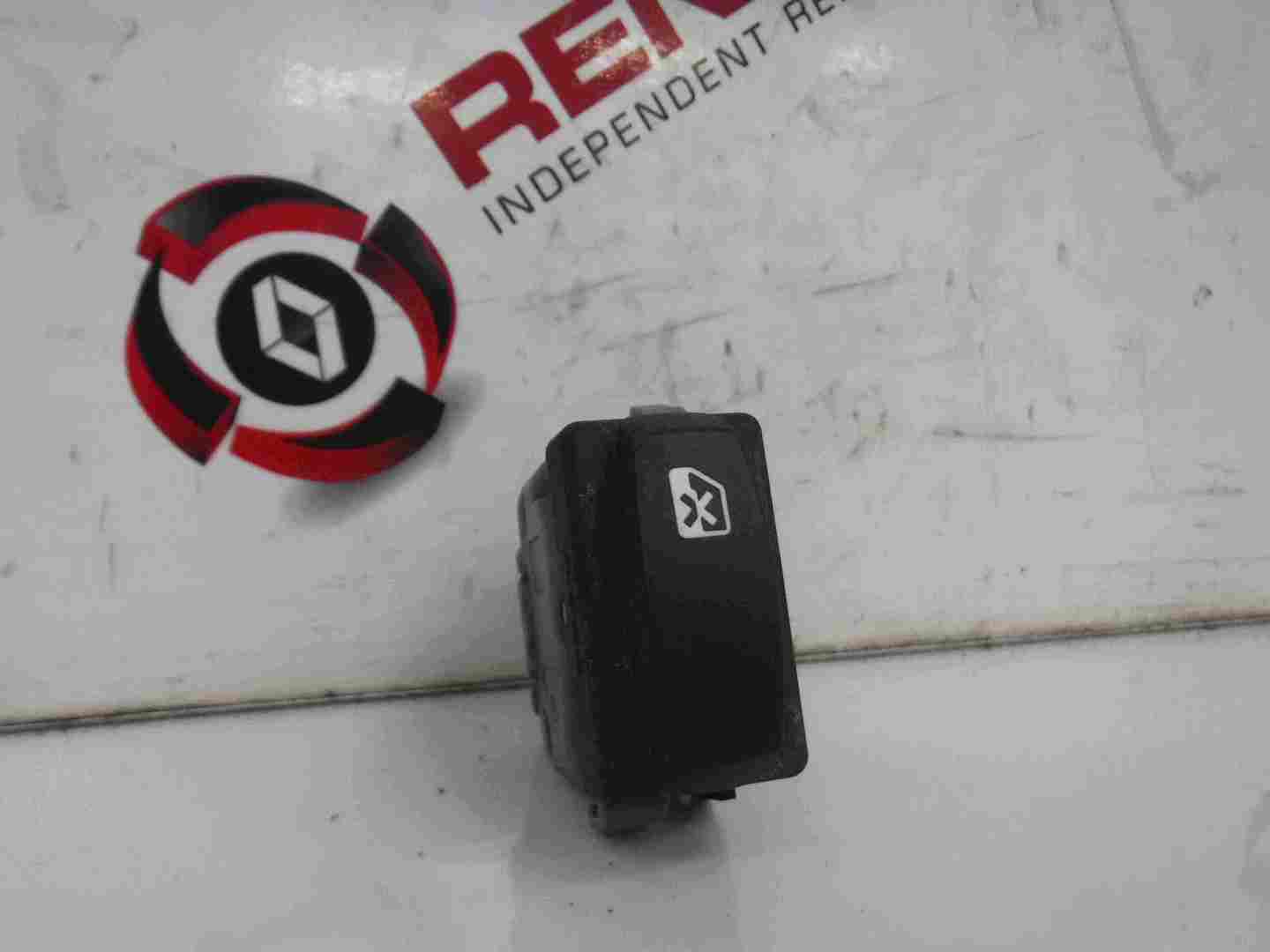 Renault Clio MK3 20052009 Rear Window Child Lock Button Switch 379691