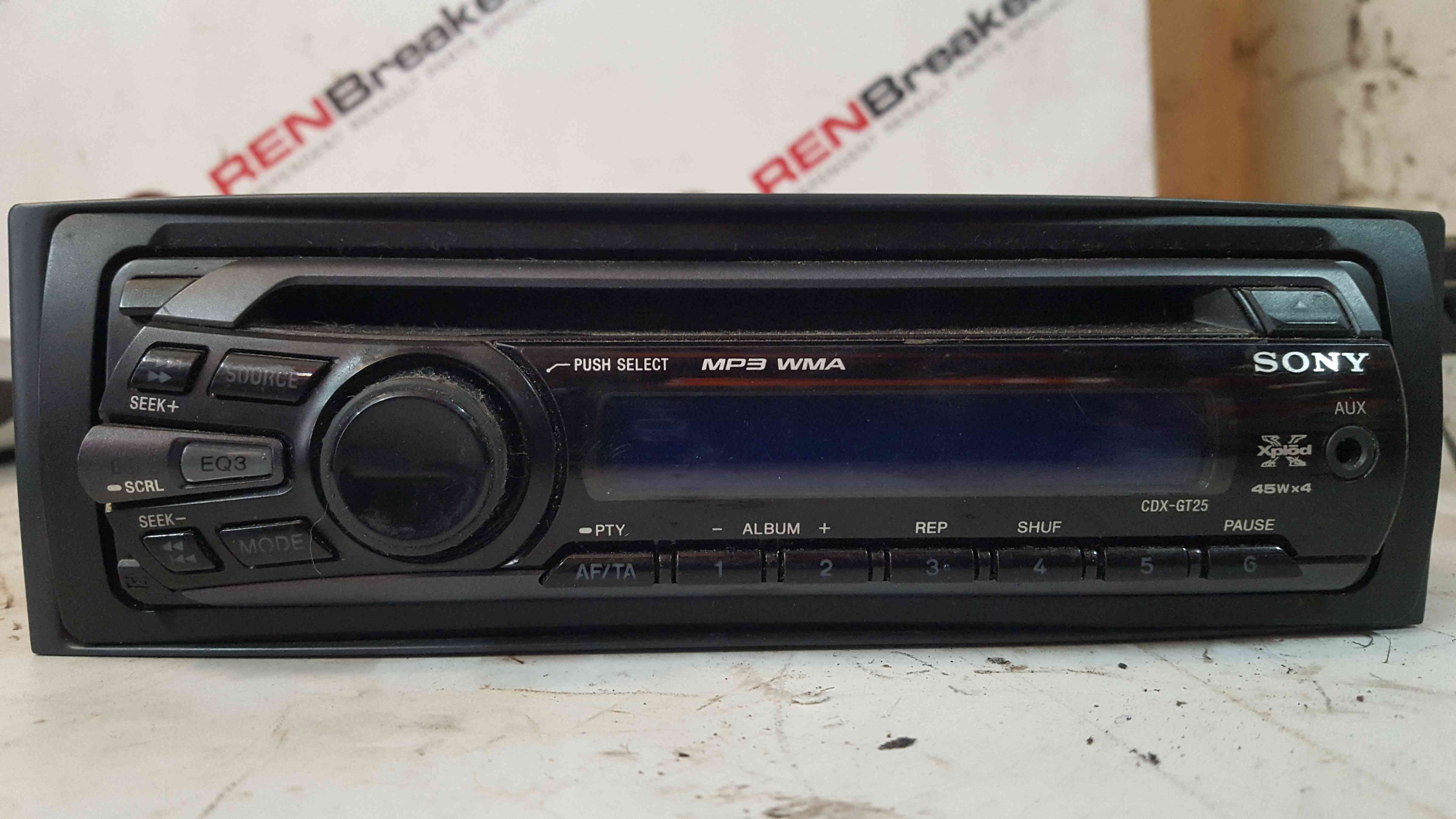 Renault Clio MK3 2005-2009 Sony Radio Cd Player Aux cdx-gt25 + harness