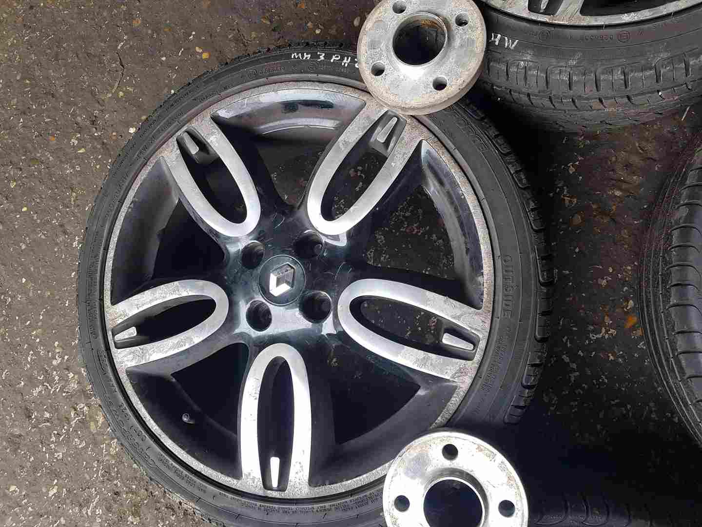 Thumb 5 Renault Clio MK3 2005-2011 Alloy Wheel Set X4 Black and silver + Tyres 205 40 17