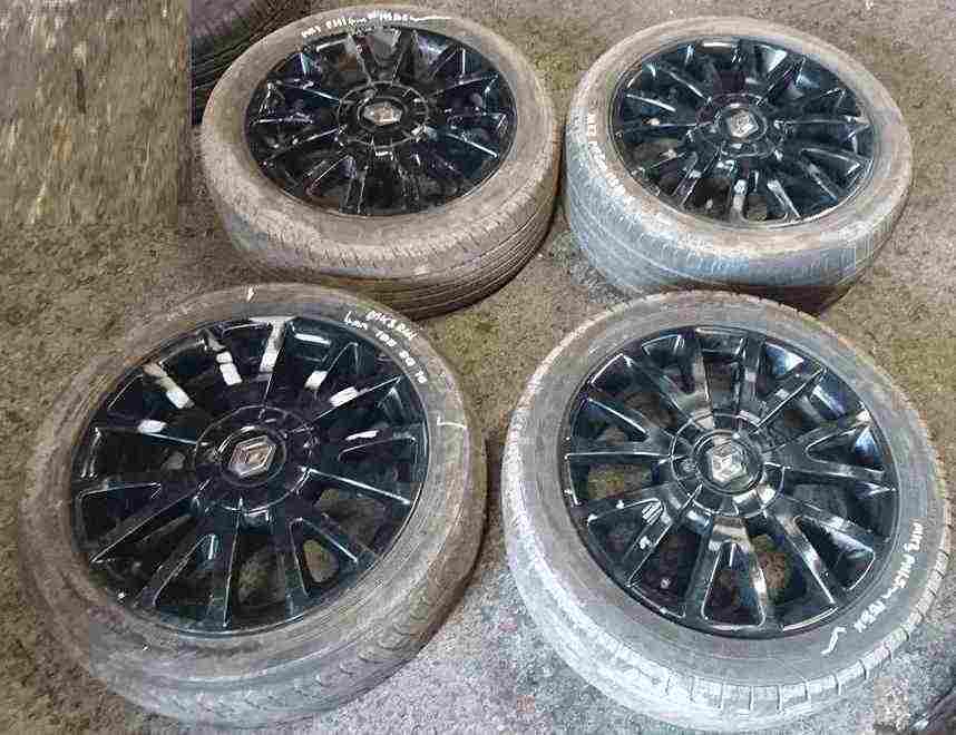 Renault Clio MK3 2005-2011 Canasta Alloy Wheel Set X4 Black + Tyres 196 50 16