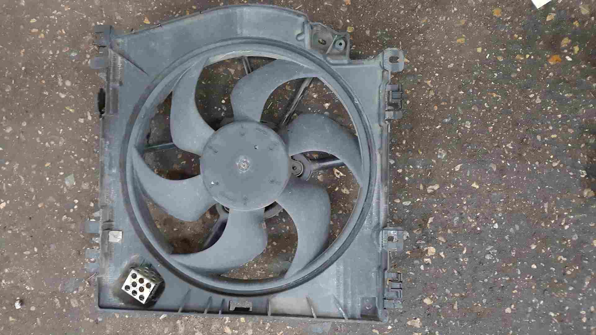 Thumb 2 Renault Clio MK3 2005-2012 1.2 16V Engine Radiator Cooling FAN 