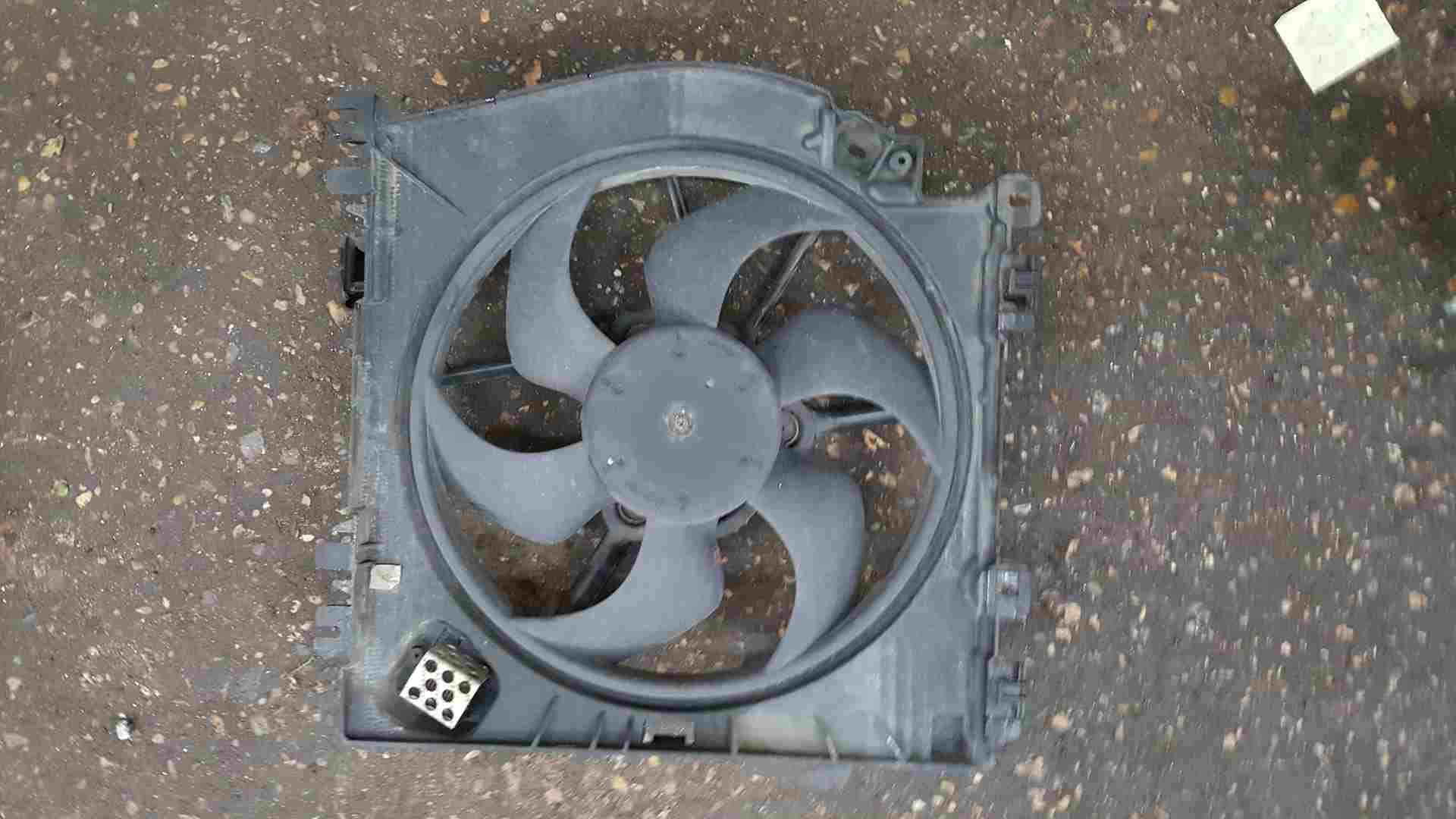 Renault Clio MK3 2005-2012 1.2 16V Engine Radiator Cooling FAN 