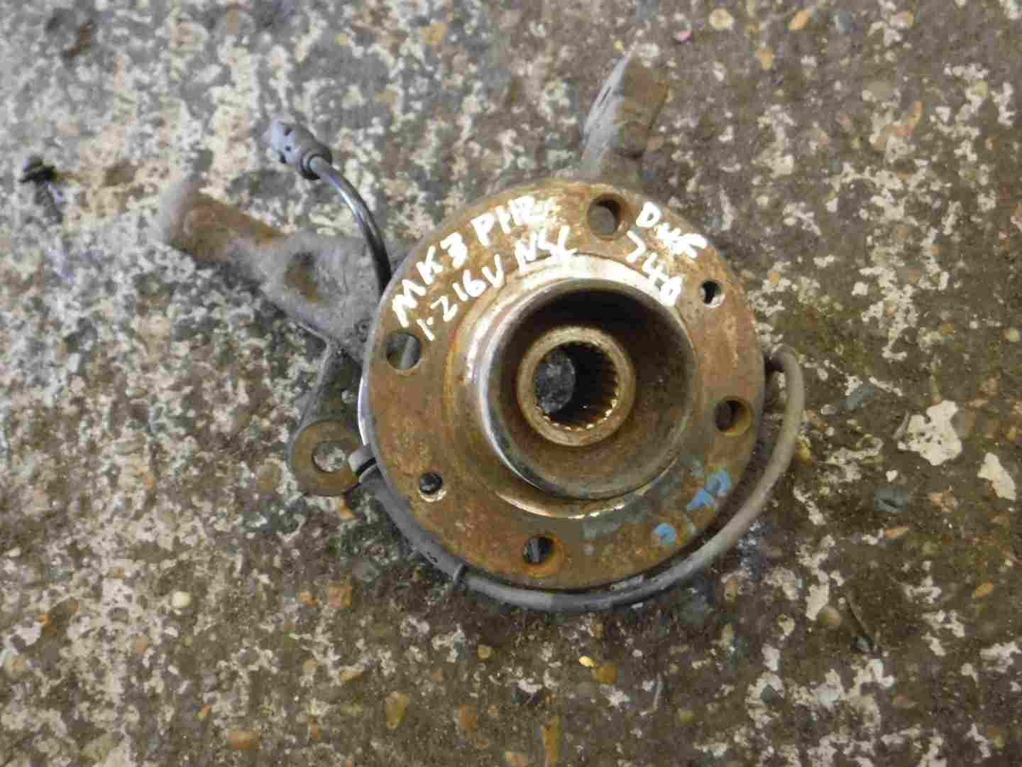 Renault Clio MK3 2005-2012 1.2 16V Passenger NSF Front Wheel HUB No Wire