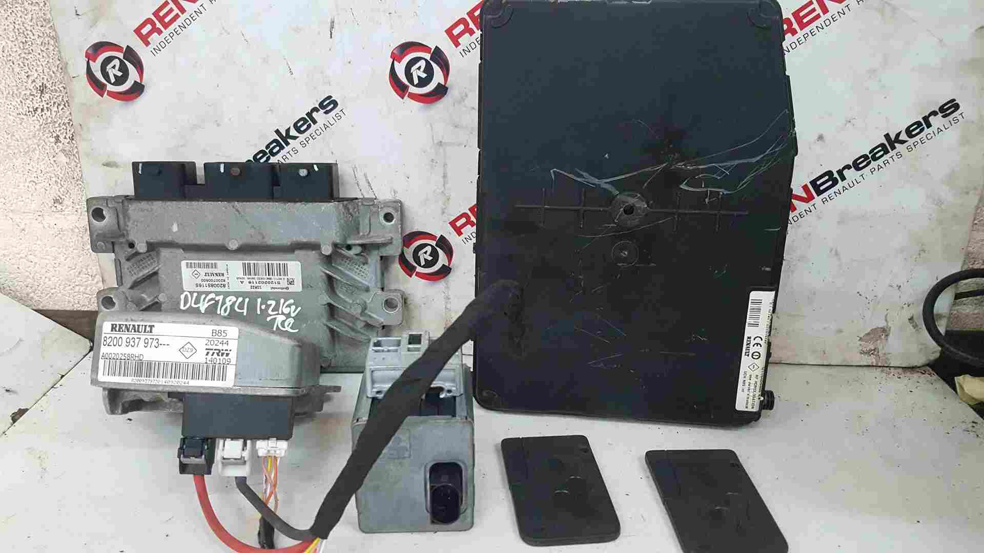 Thumb 6 Renault Clio MK3 2005-2012 1.2 16v tCe ECU SET UCH Steering ECU BCM 2 Key Cards