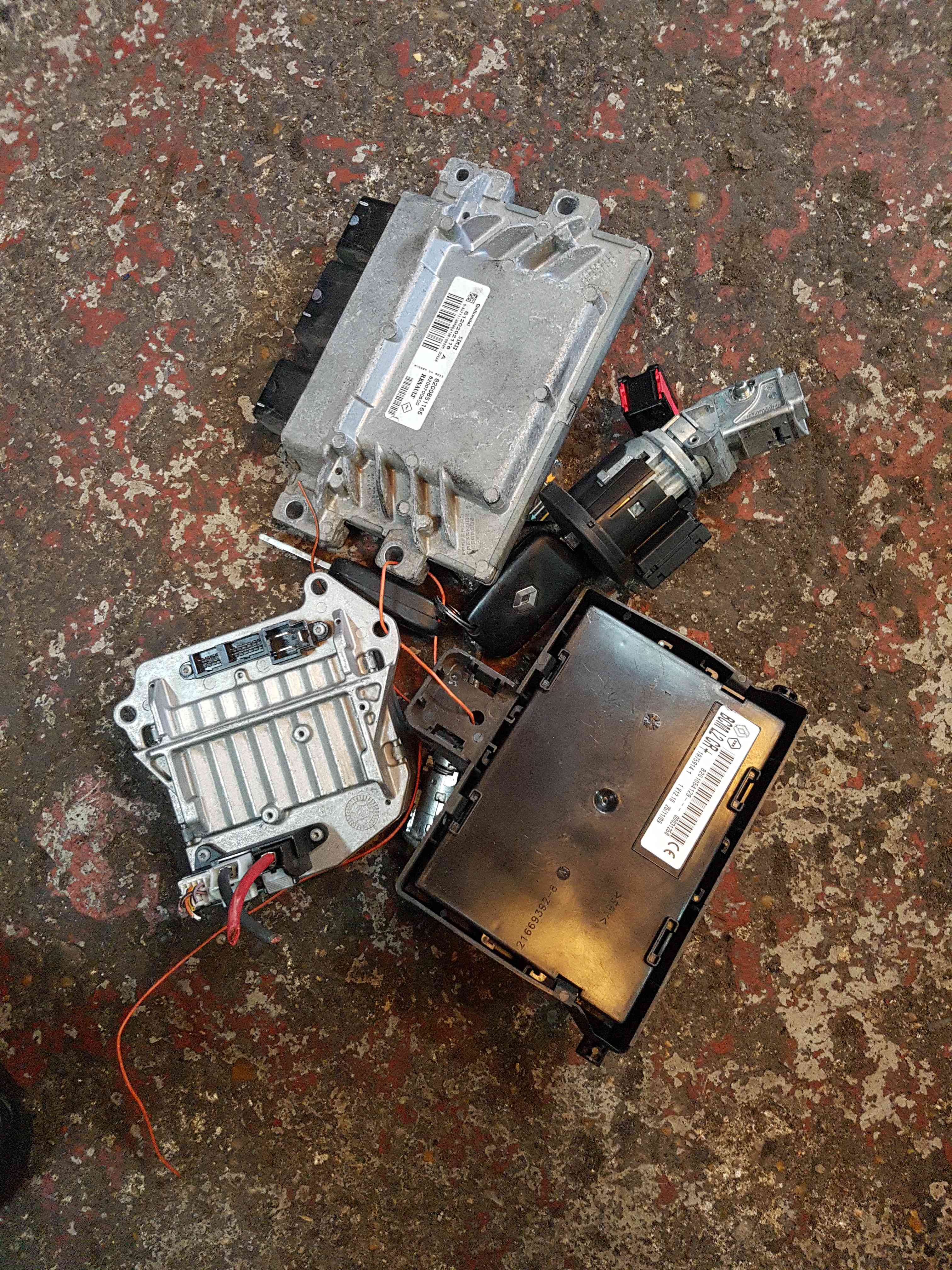 Thumb 2 Renault Clio MK3 2005-2012 1.2 TCE Ecu SET Uch BCM Immobiliser + 2 Keys
