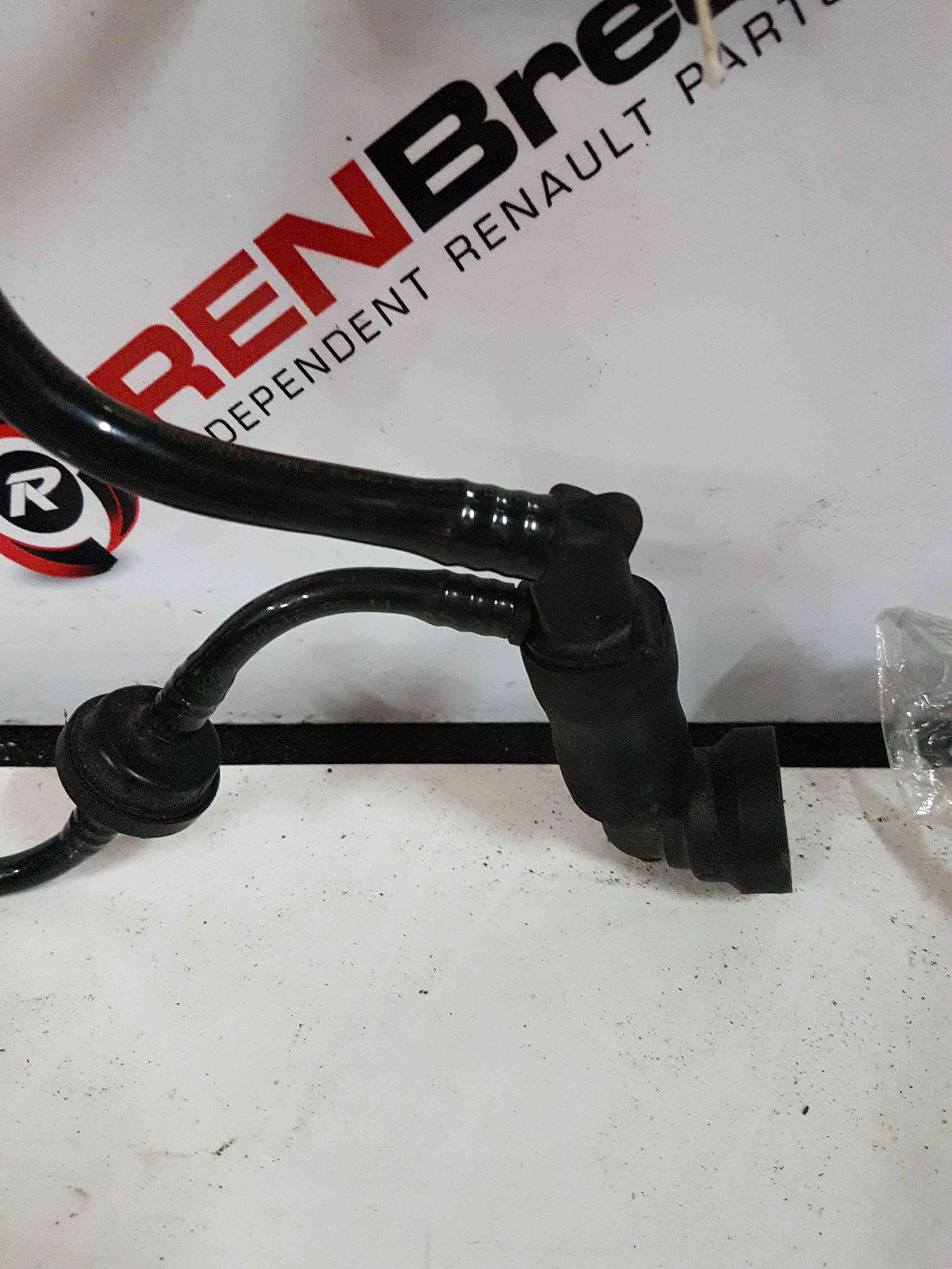 Thumb 3 Renault Clio MK3 2005-2012 1.2 TCE Turbo Rocker Breather Pipe Vacuum 8200604025
