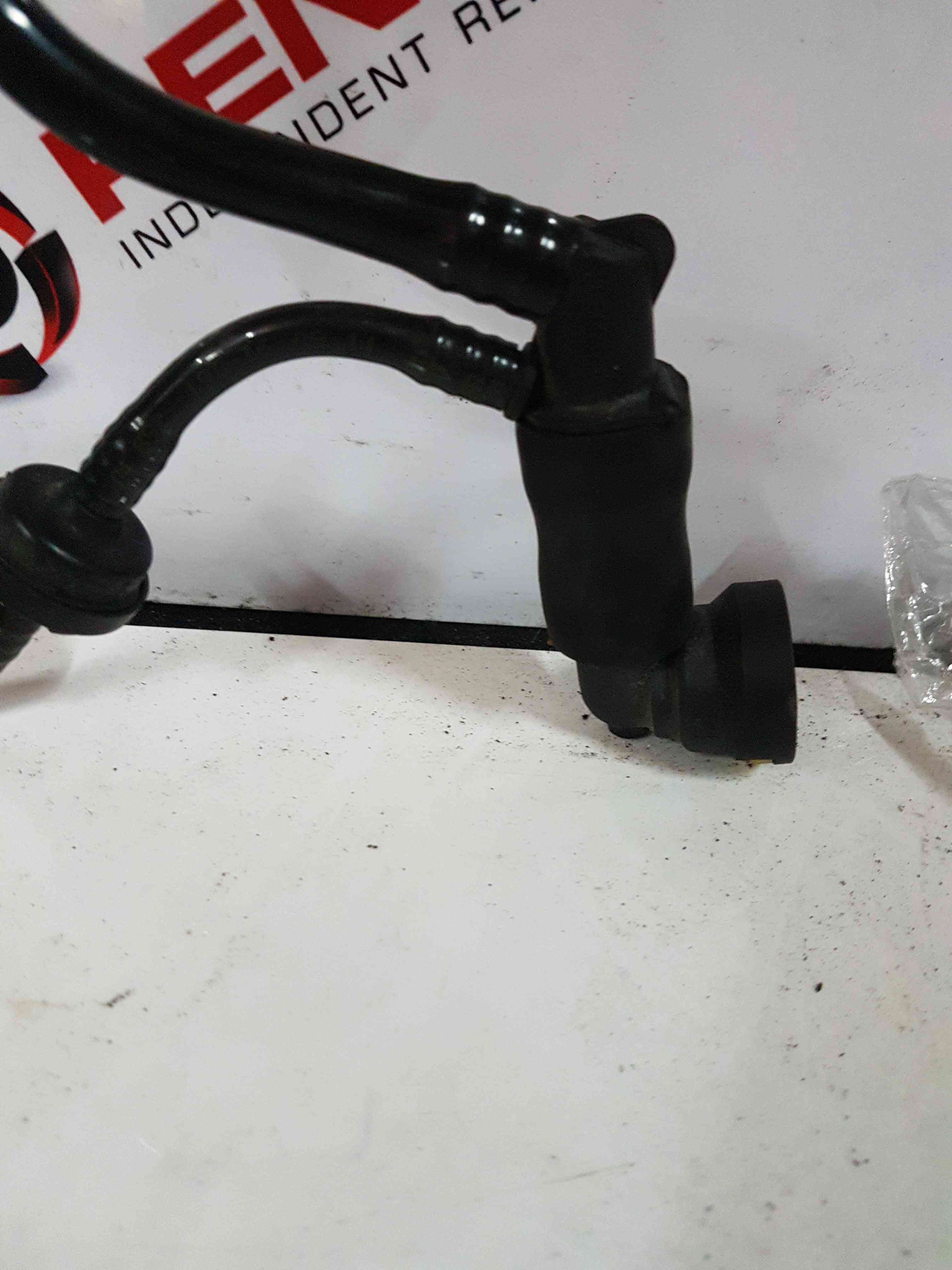 Thumb 4 Renault Clio MK3 2005-2012 1.2 TCE Turbo Rocker Breather Pipe Vacuum 8200604025