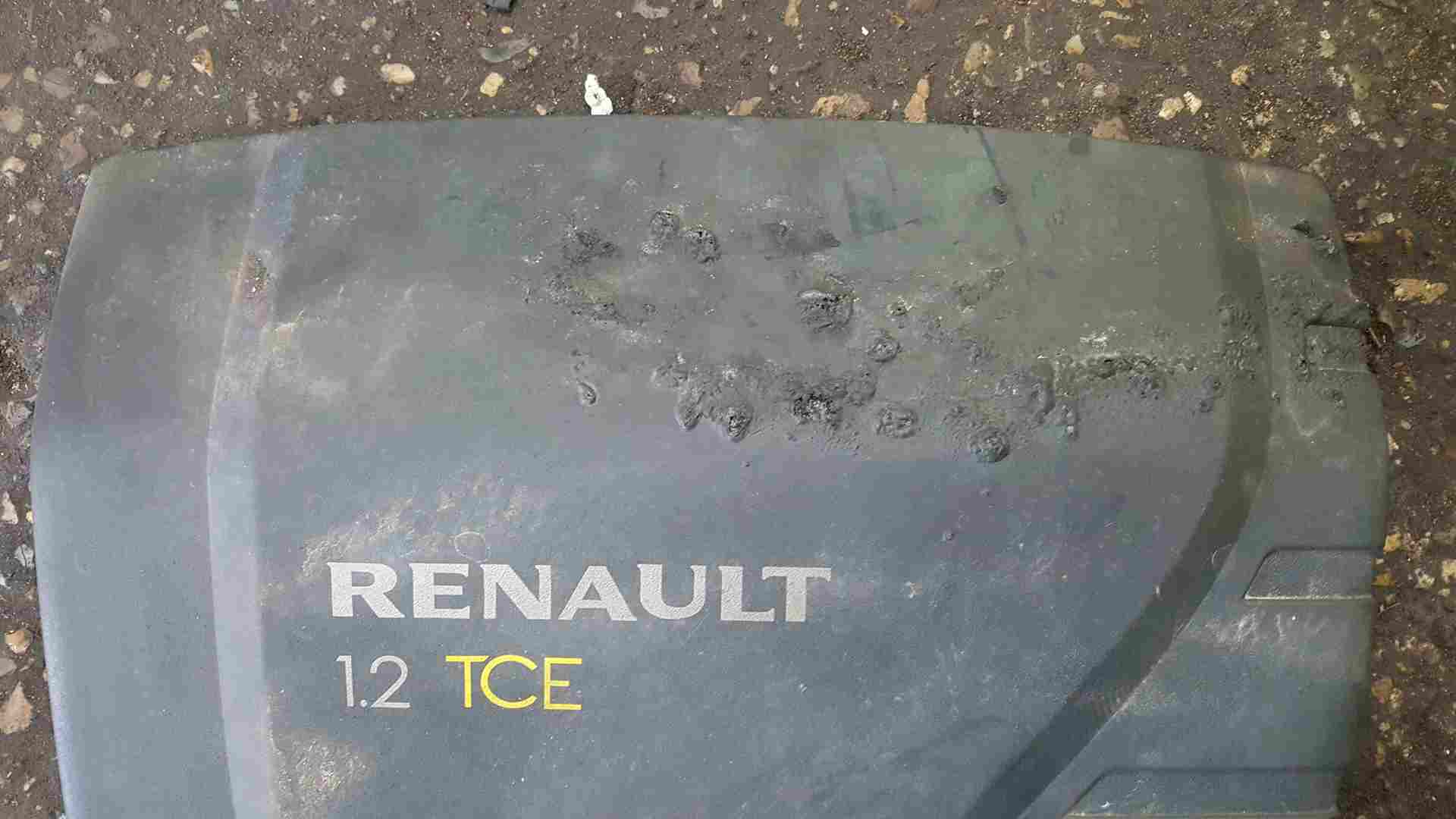 Thumb 2 Renault Clio MK3 2005-2012 1.2 Turbo TCE Engine Cover Plastic Damaged 8200587307